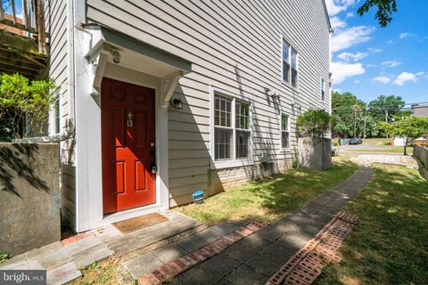 2056 S SHIRLINGTON ROAD B ARLINGTON VA 22204