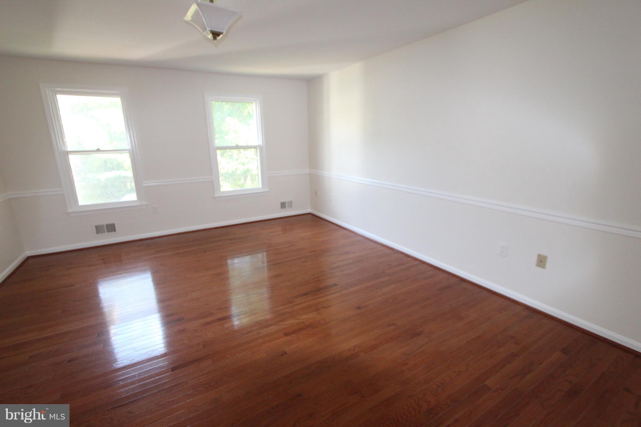 HOLLY KNOLL - Residential