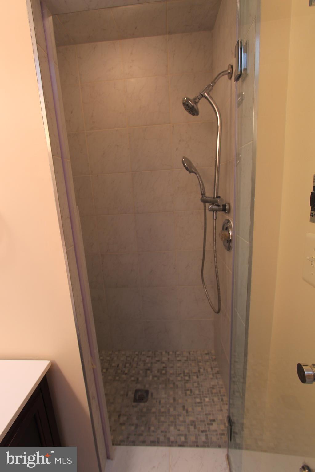 HOLLY KNOLL - Residential