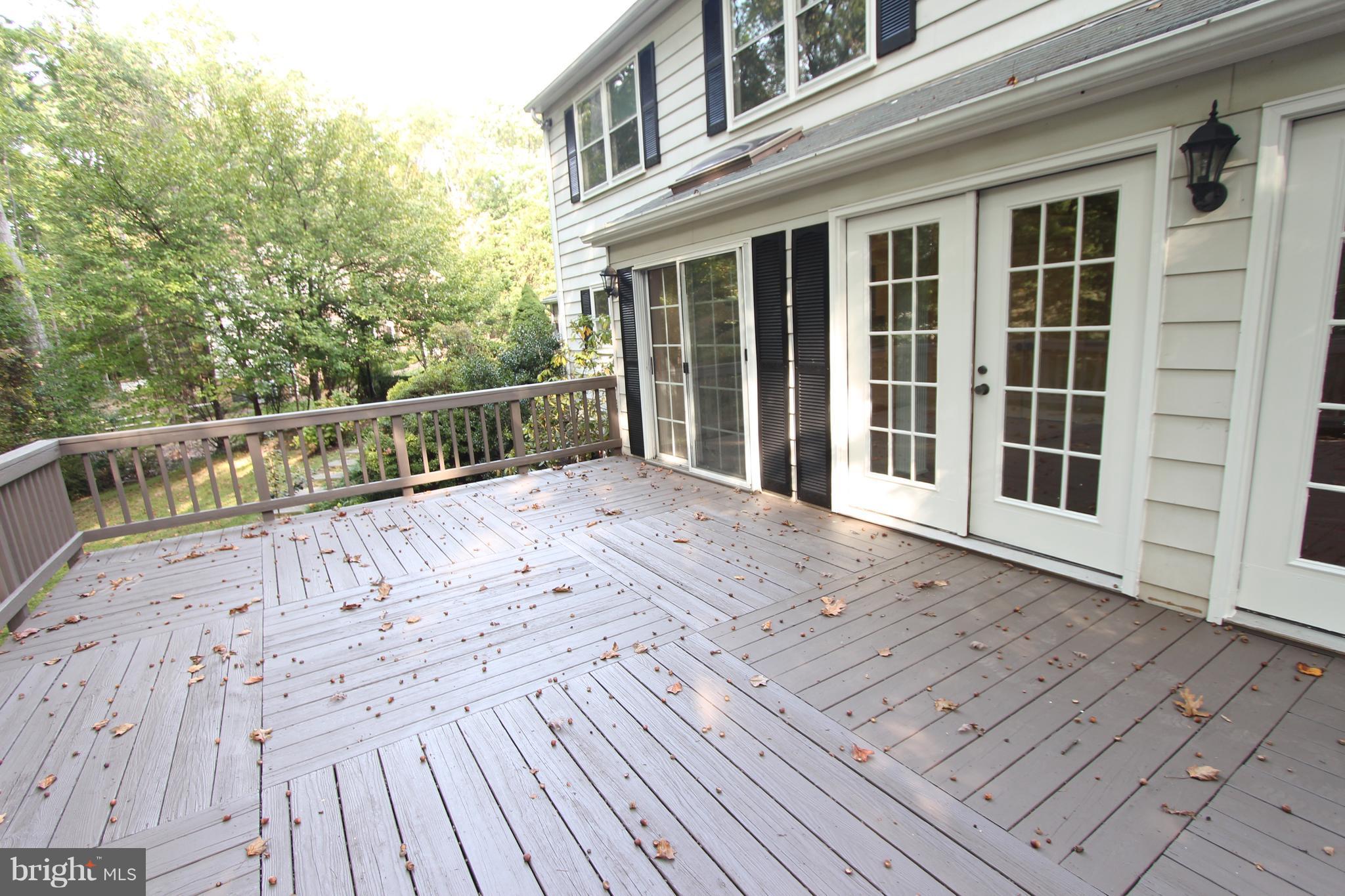 HOLLY KNOLL - Residential