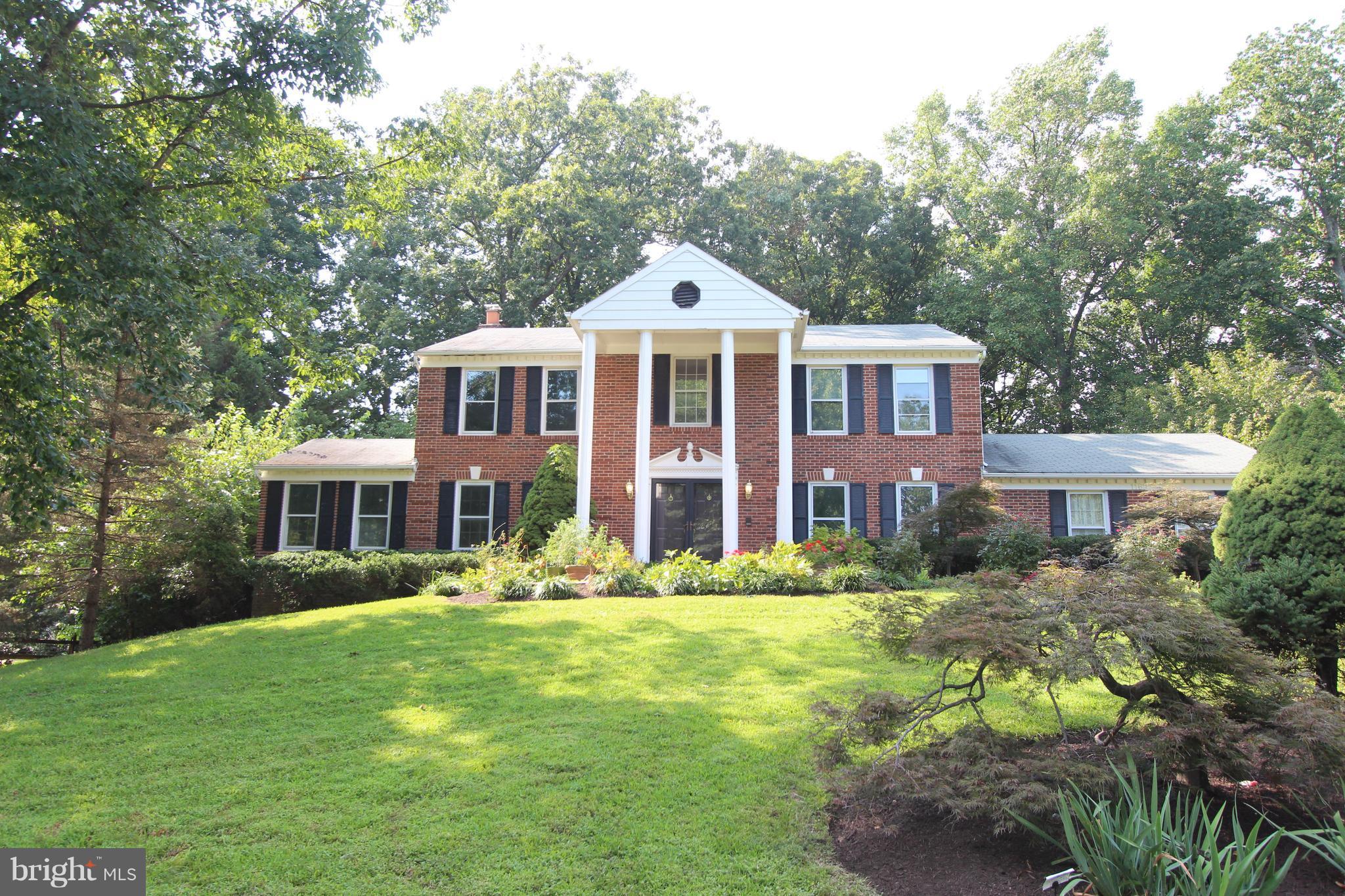 HOLLY KNOLL - Residential