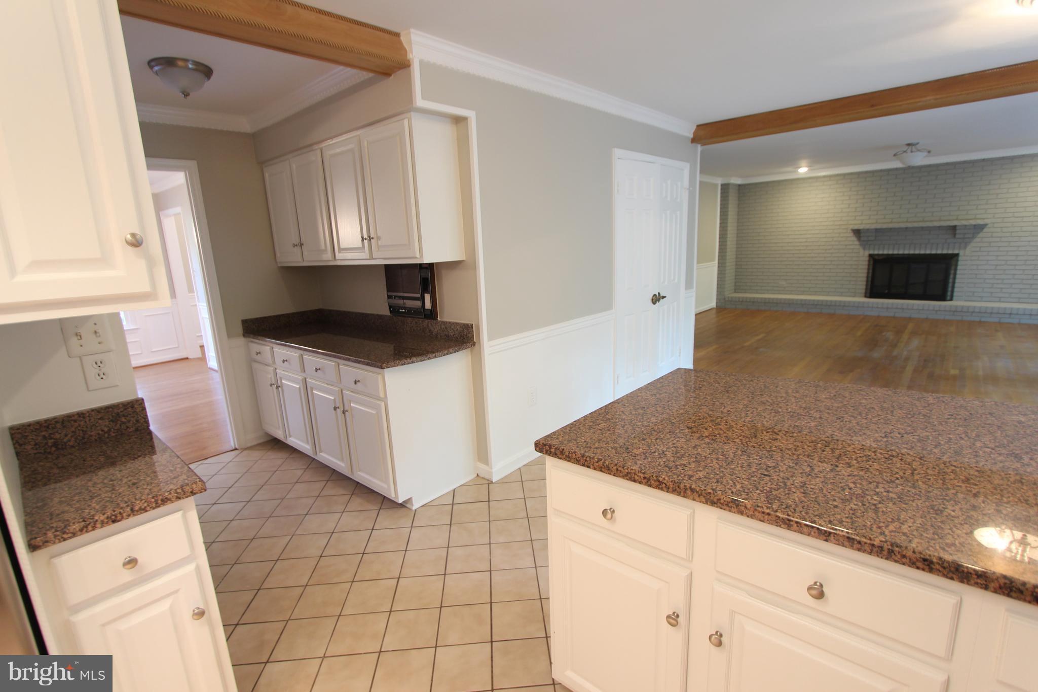 HOLLY KNOLL - Residential