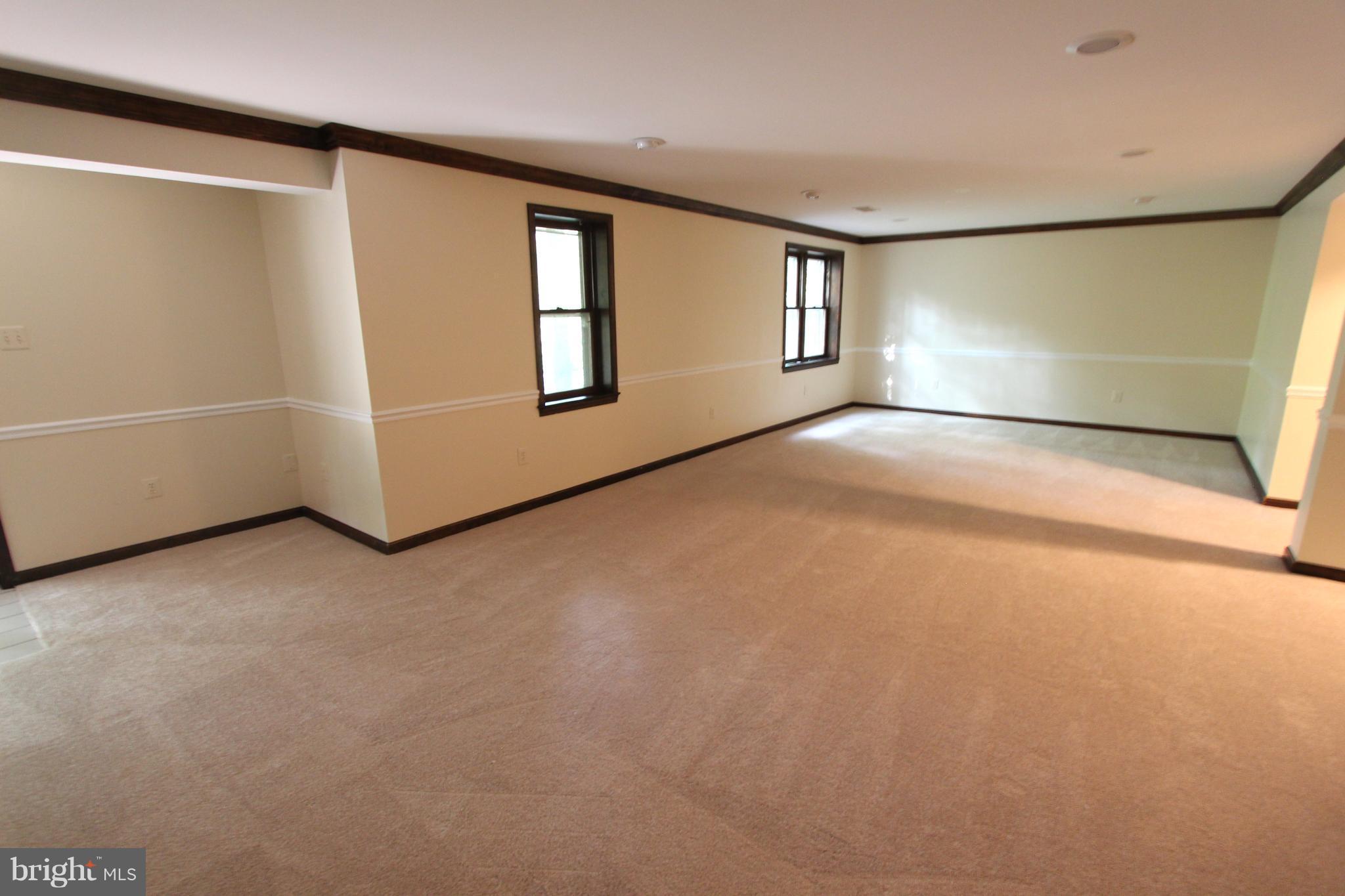 HOLLY KNOLL - Residential