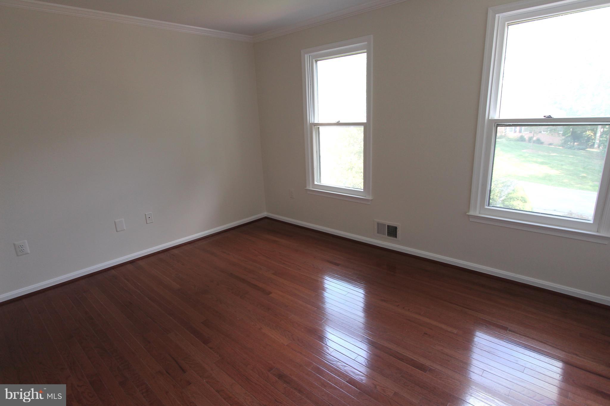 HOLLY KNOLL - Residential