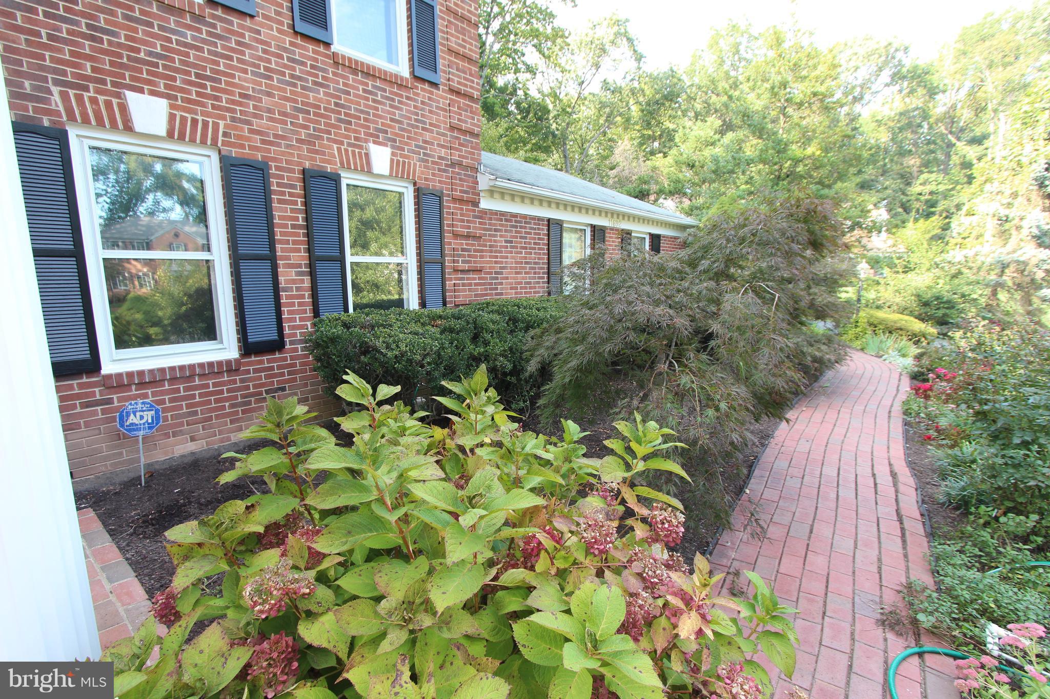 HOLLY KNOLL - Residential