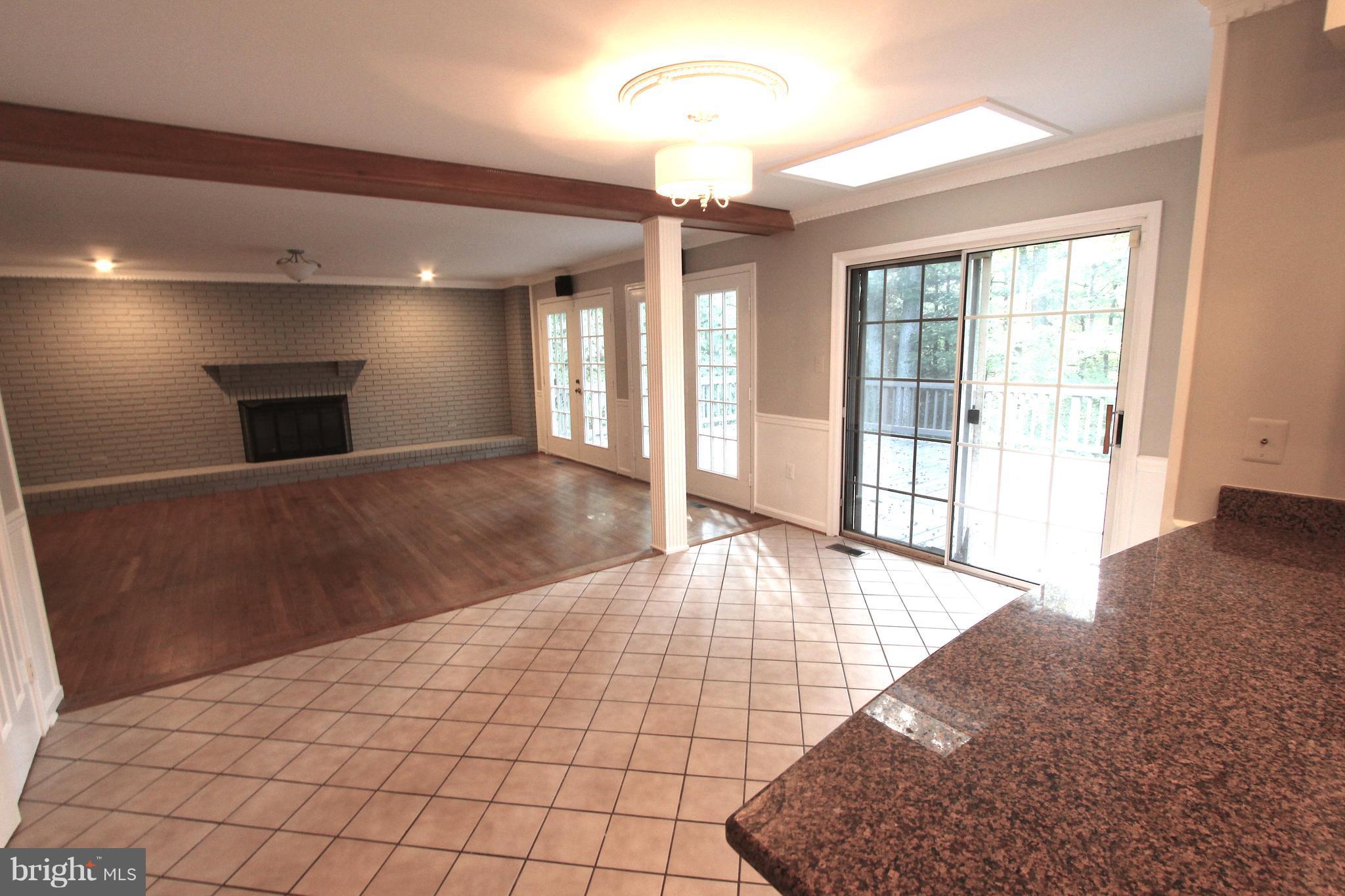 HOLLY KNOLL - Residential