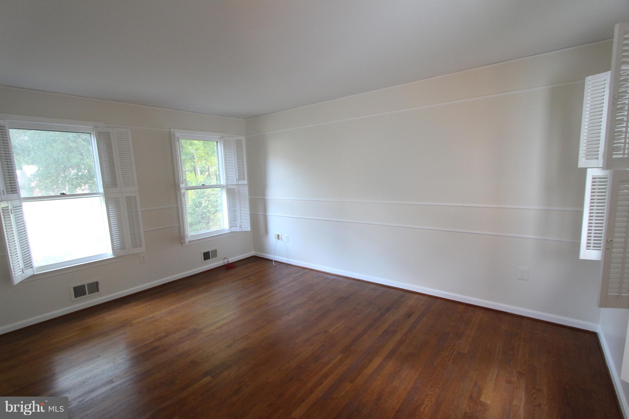 HOLLY KNOLL - Residential