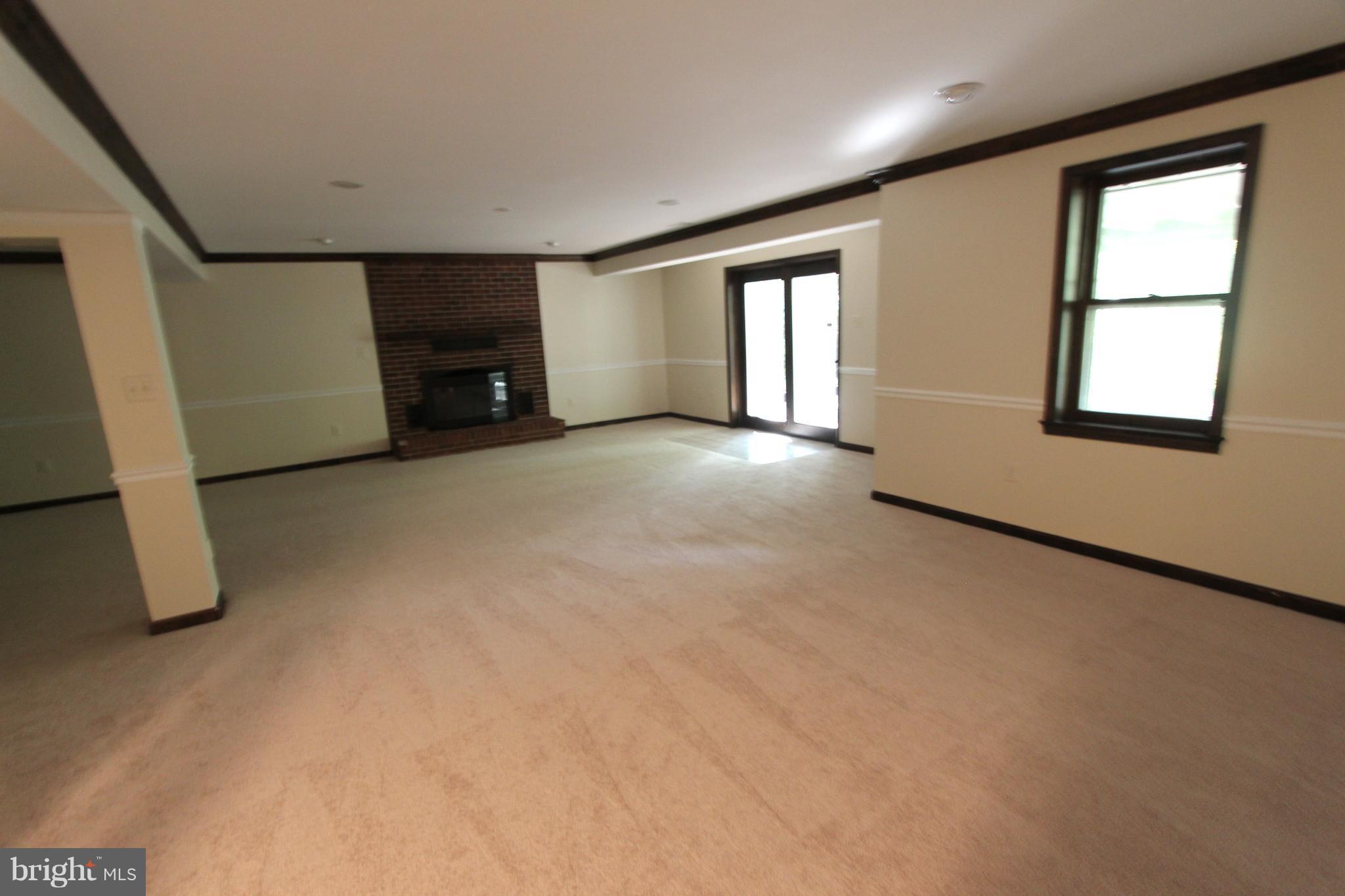 HOLLY KNOLL - Residential