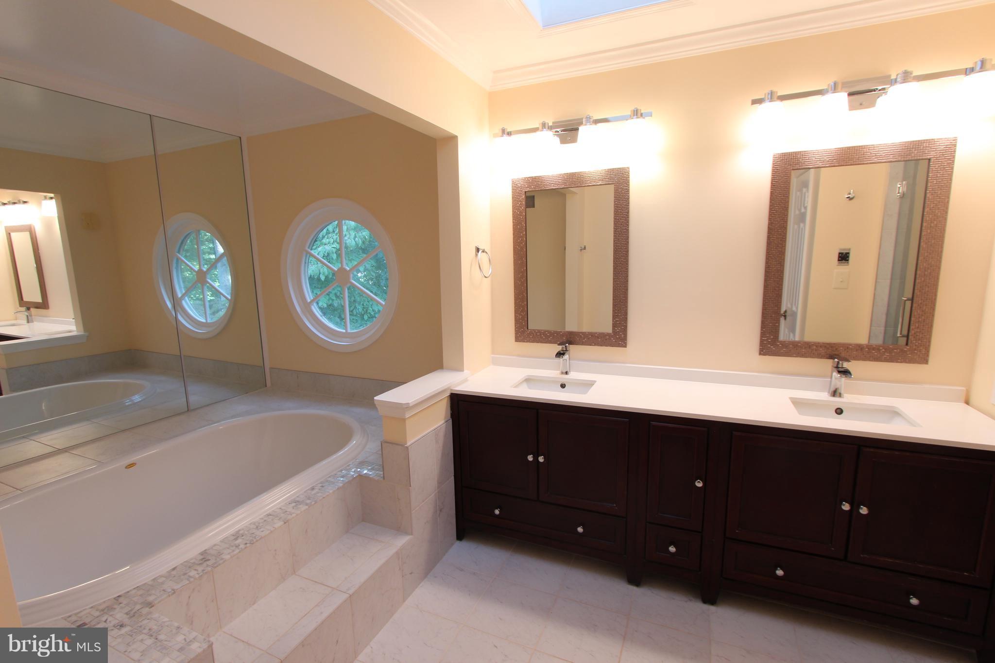 HOLLY KNOLL - Residential