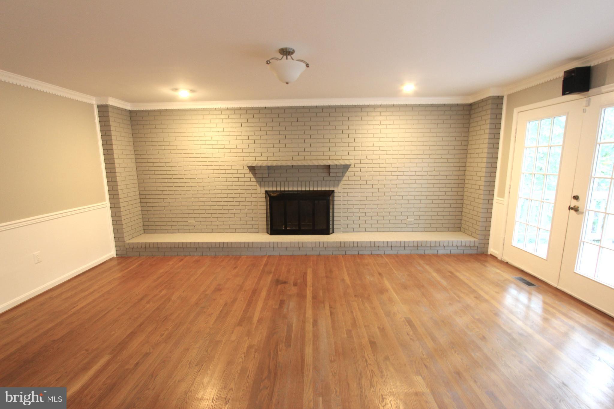 HOLLY KNOLL - Residential