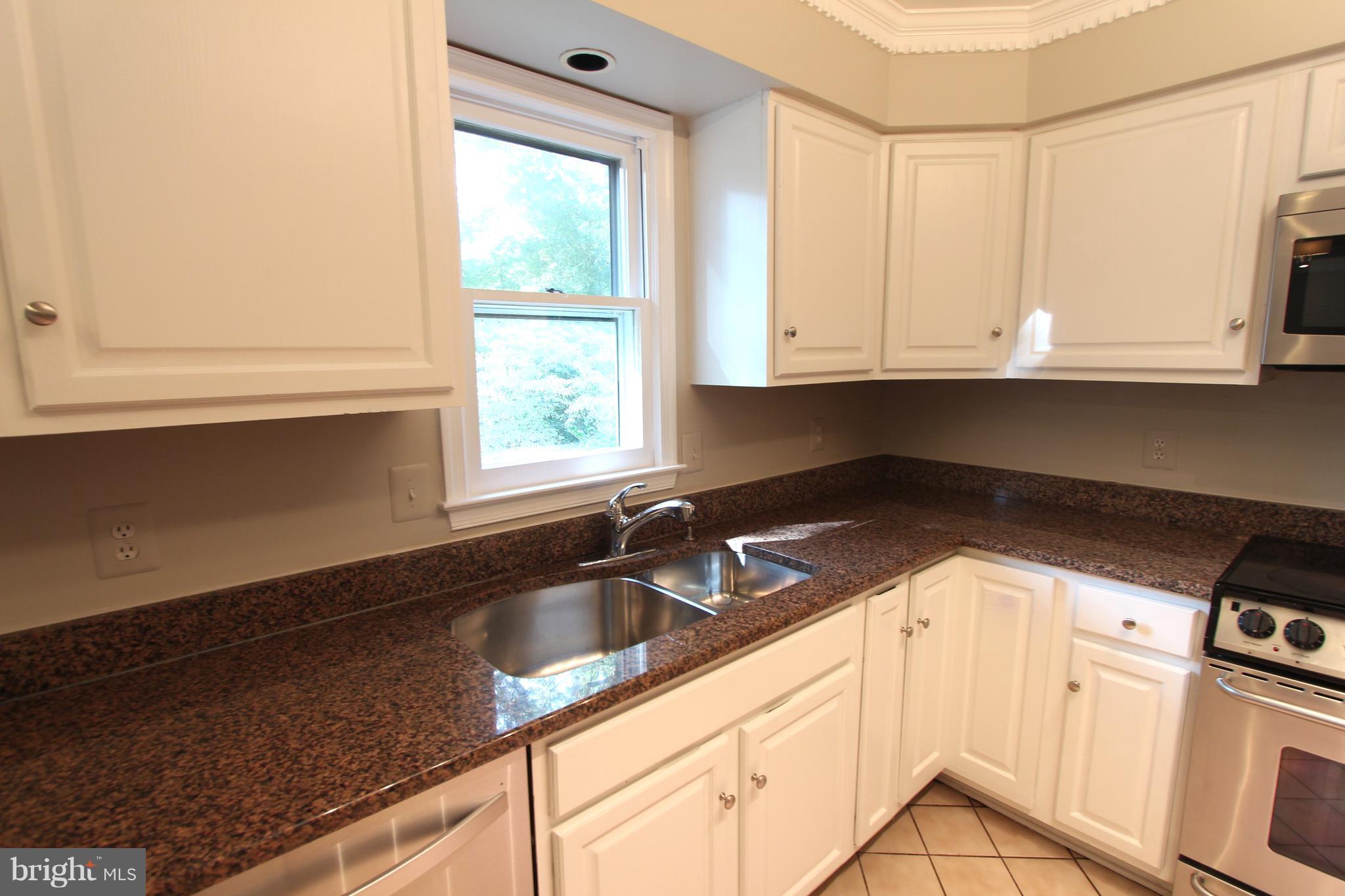 HOLLY KNOLL - Residential