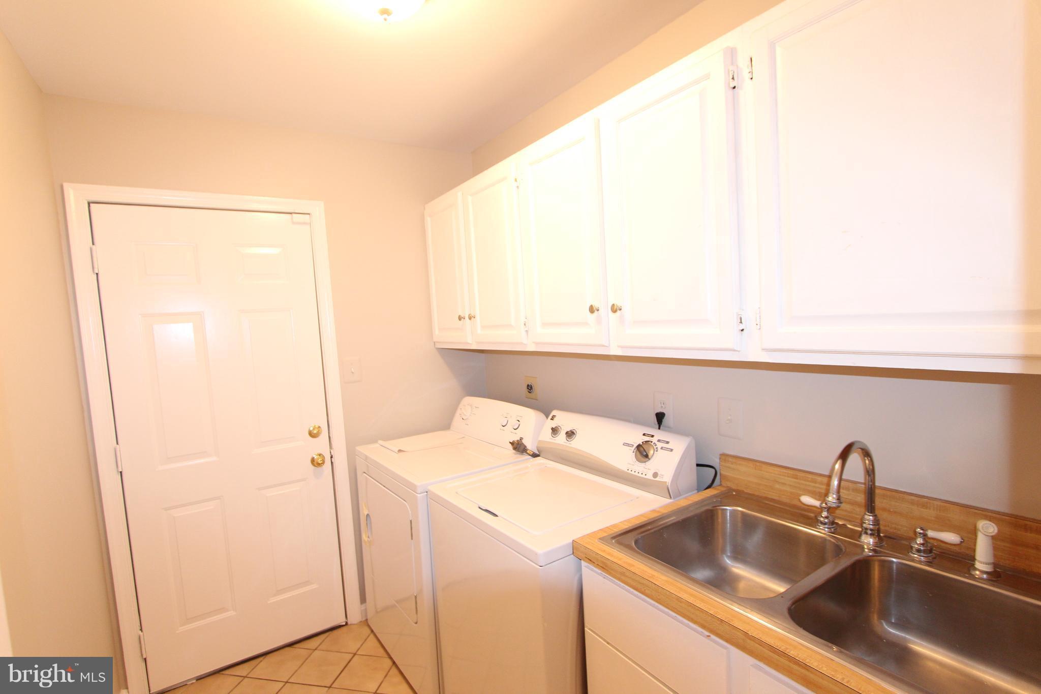 HOLLY KNOLL - Residential