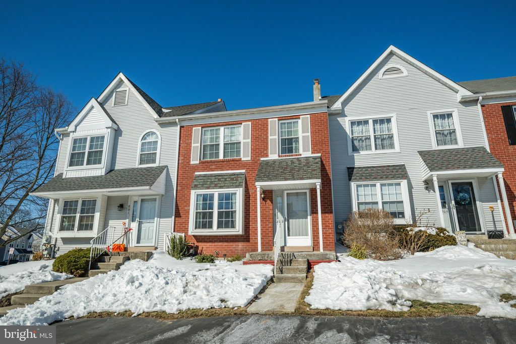 Photo of 803 Treetop Ln, NORRISTOWN, PA 19403 (MLS # PAMC2167410)