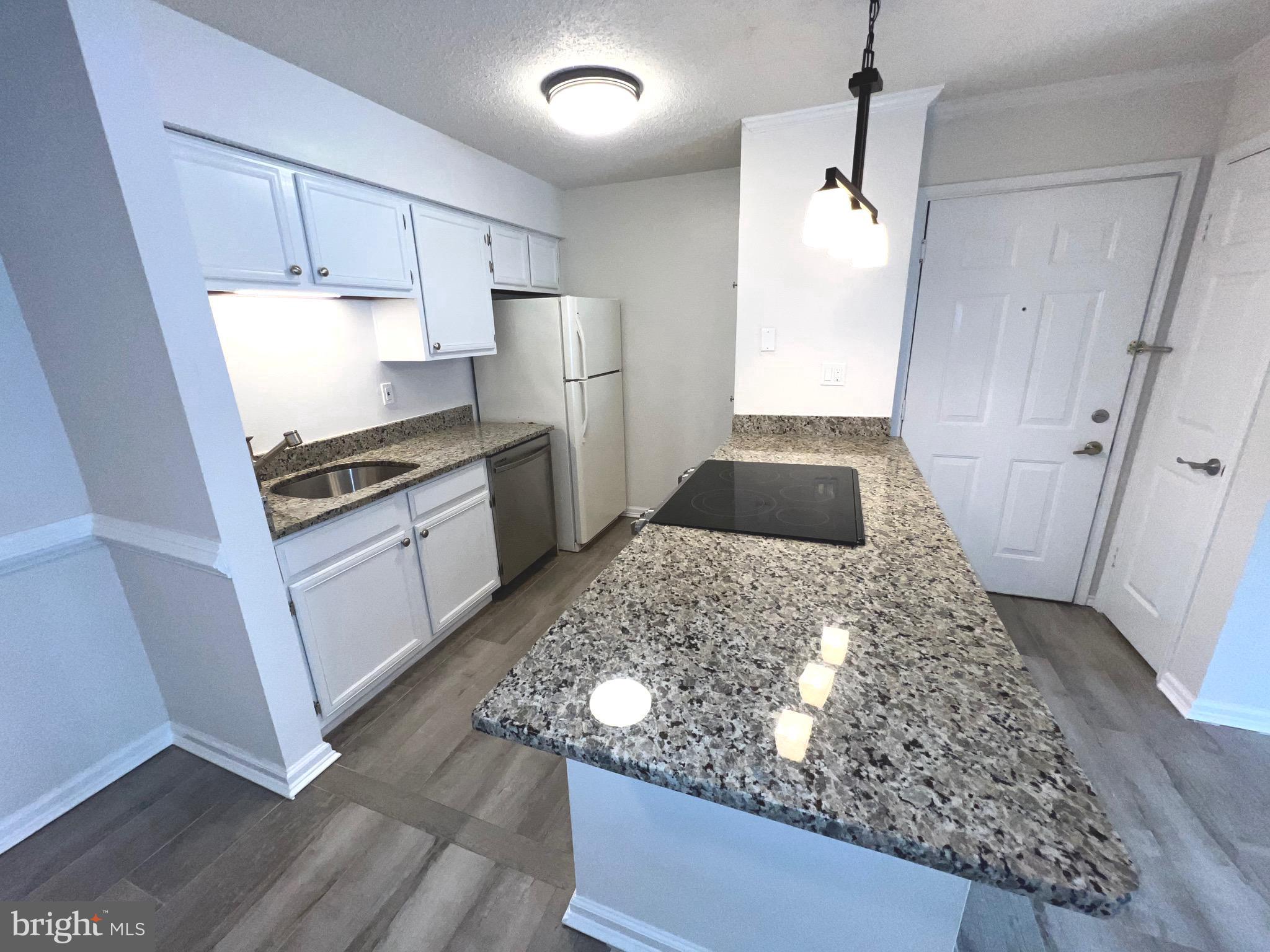 FOUNTAINS AT MCLEAN - Residential