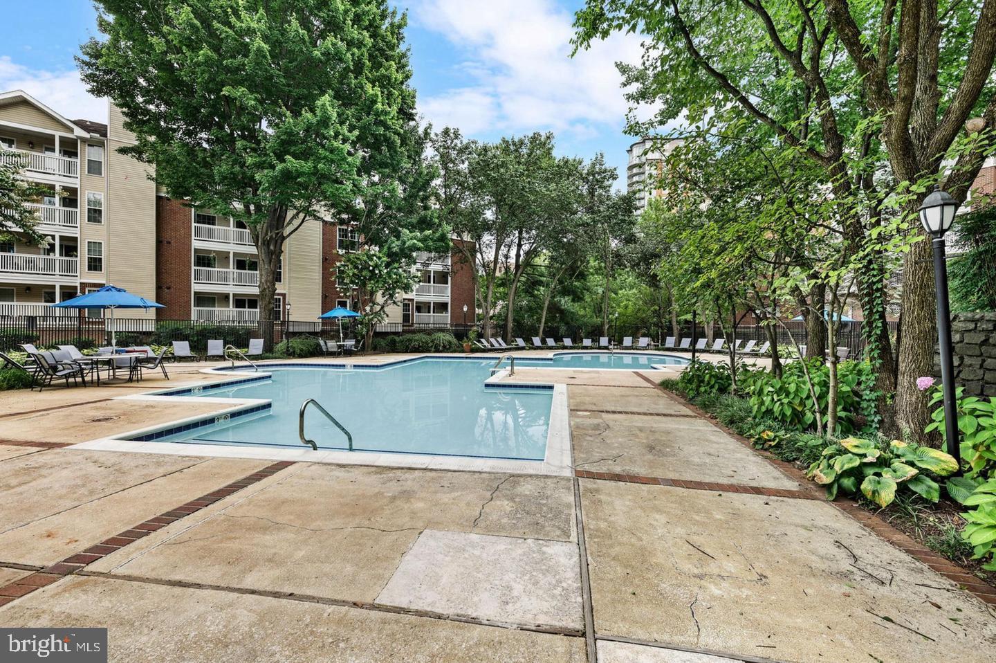 FOUNTAINS AT MCLEAN - Residential