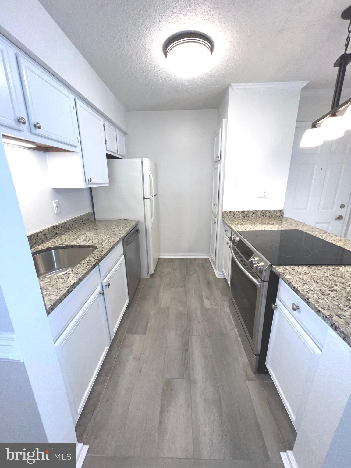 FOUNTAINS AT MCLEAN - Residential