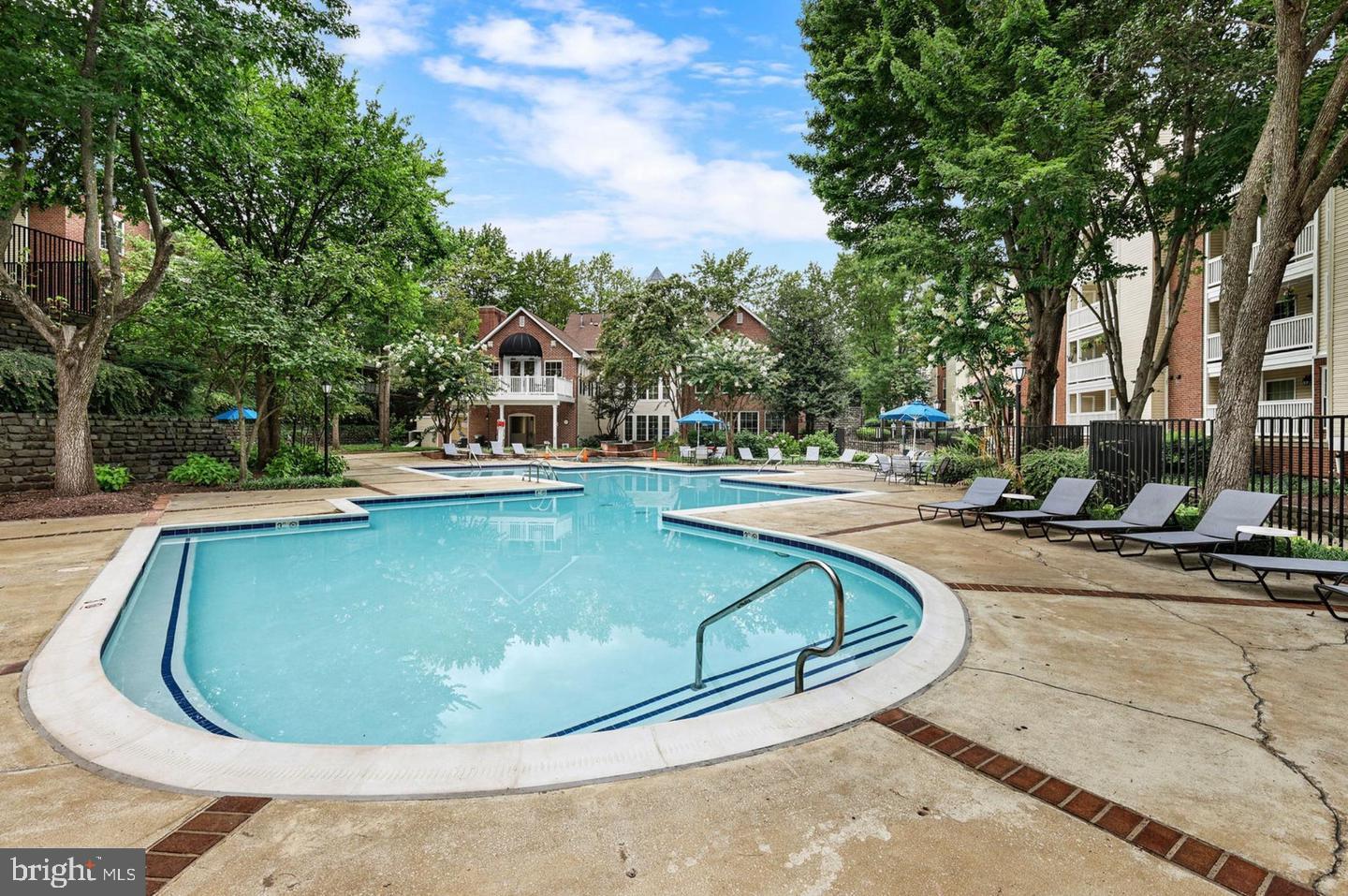 FOUNTAINS AT MCLEAN - Residential