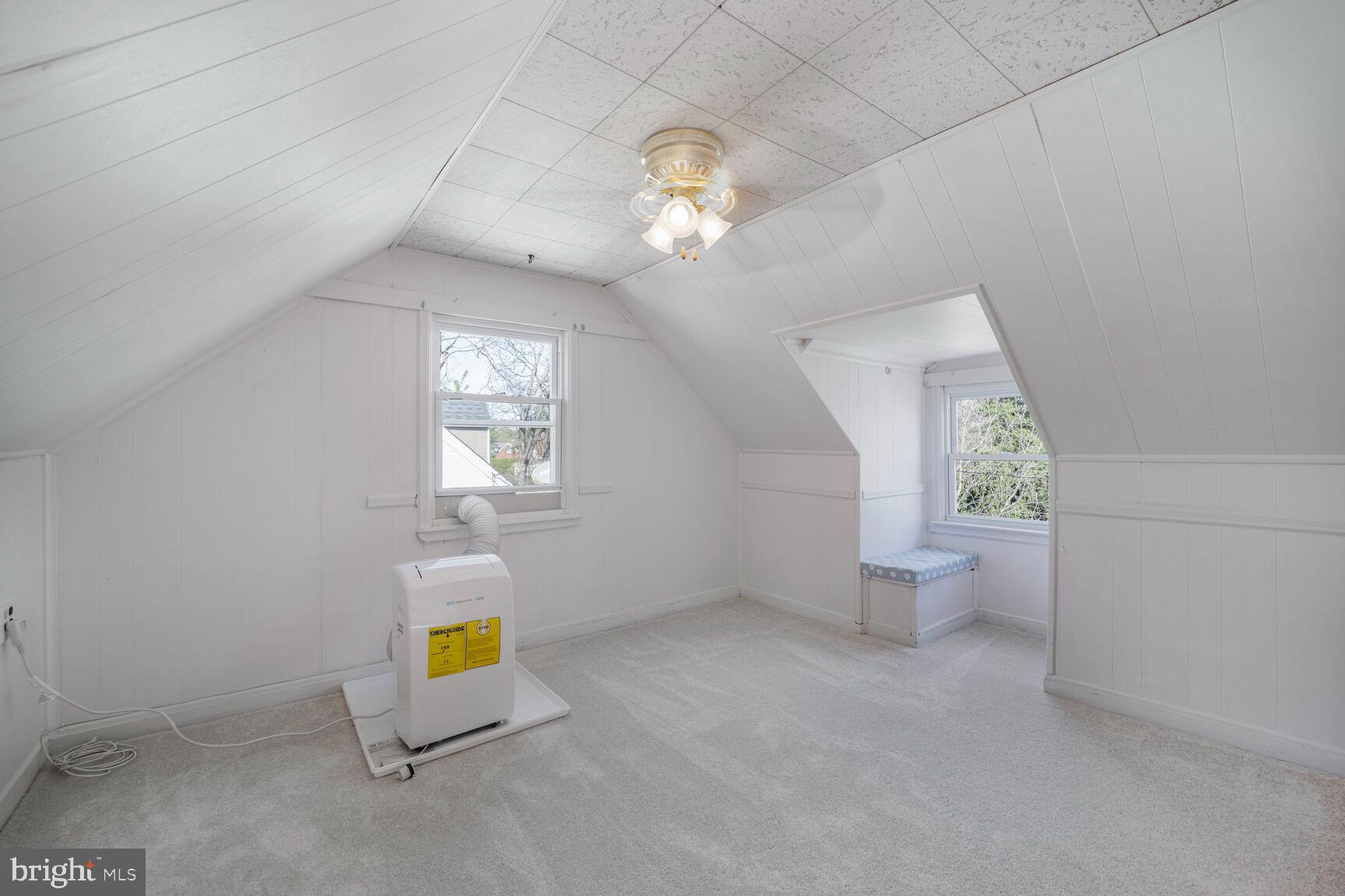 OAK SPRING - Residential