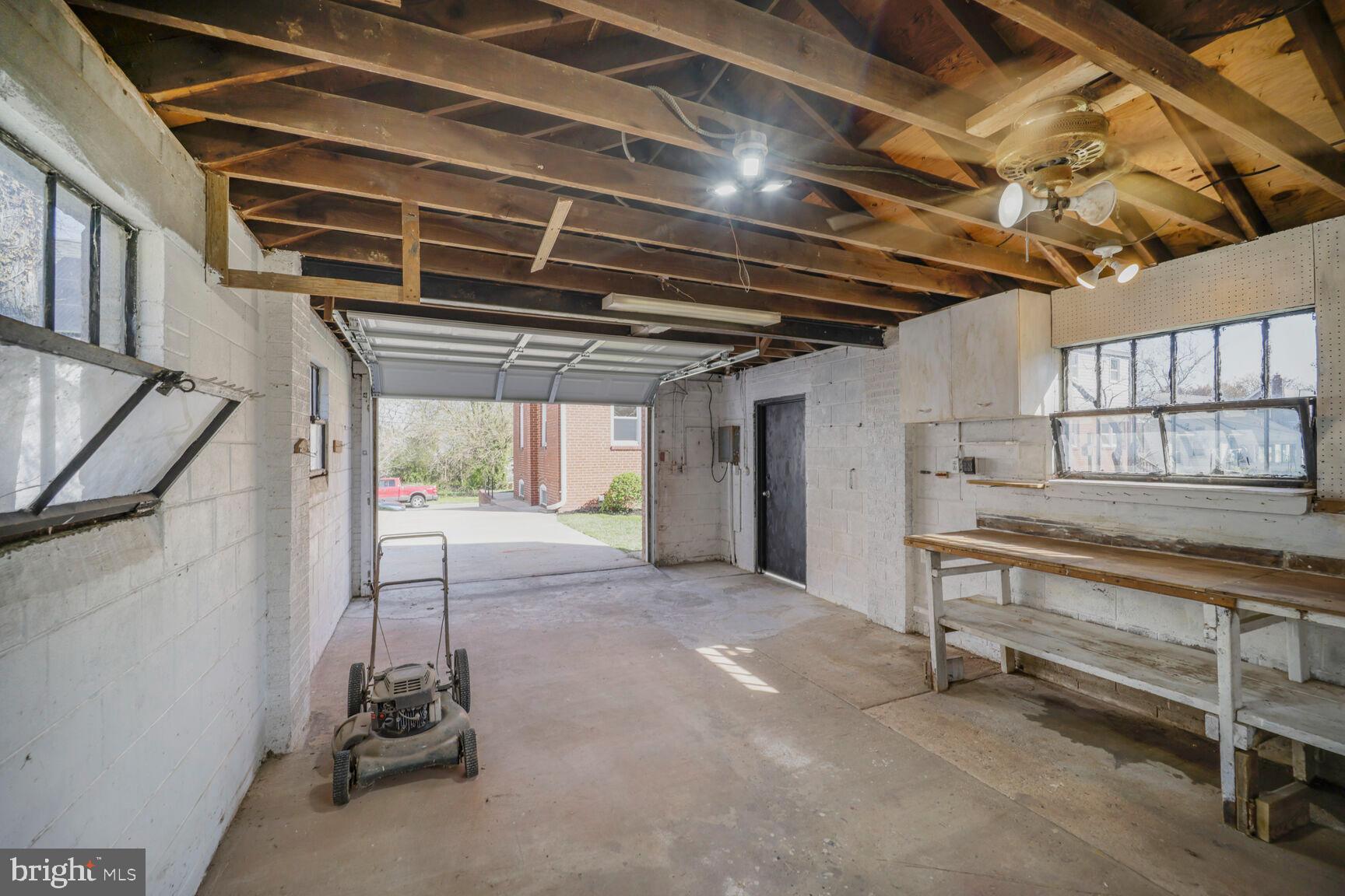 OAK SPRING - Residential