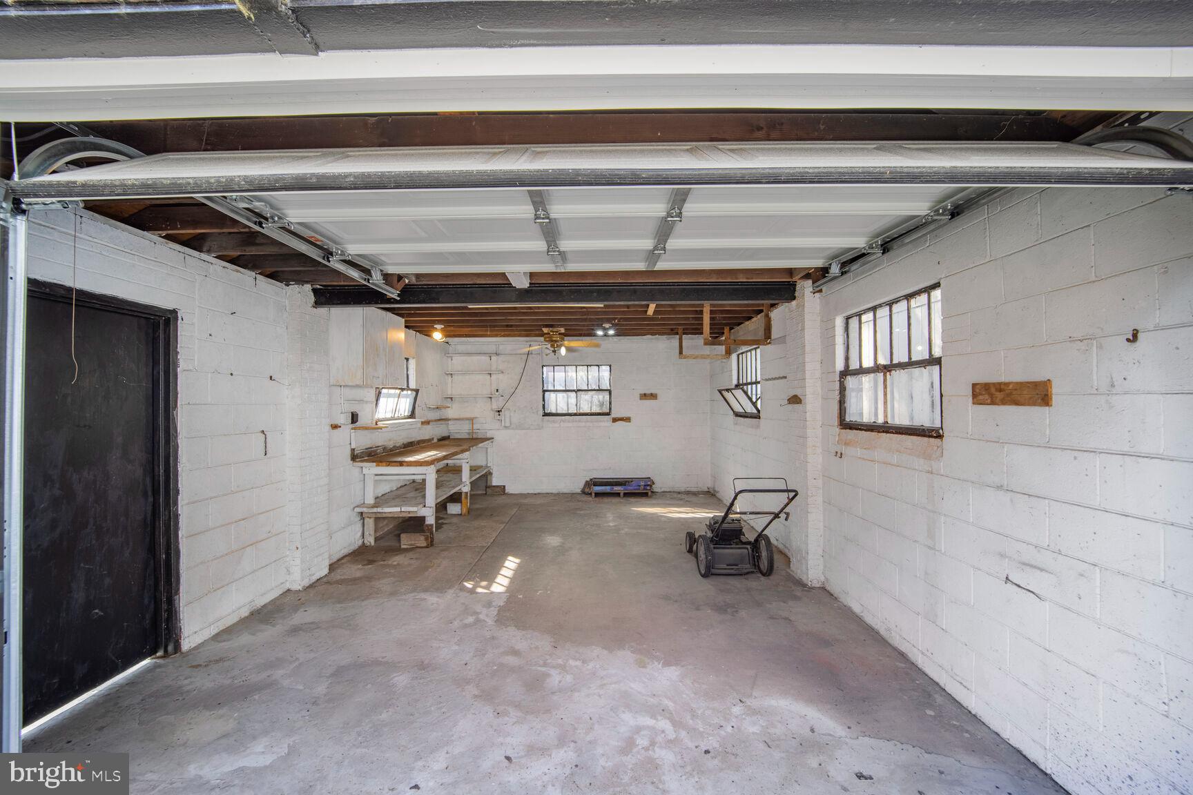 OAK SPRING - Residential