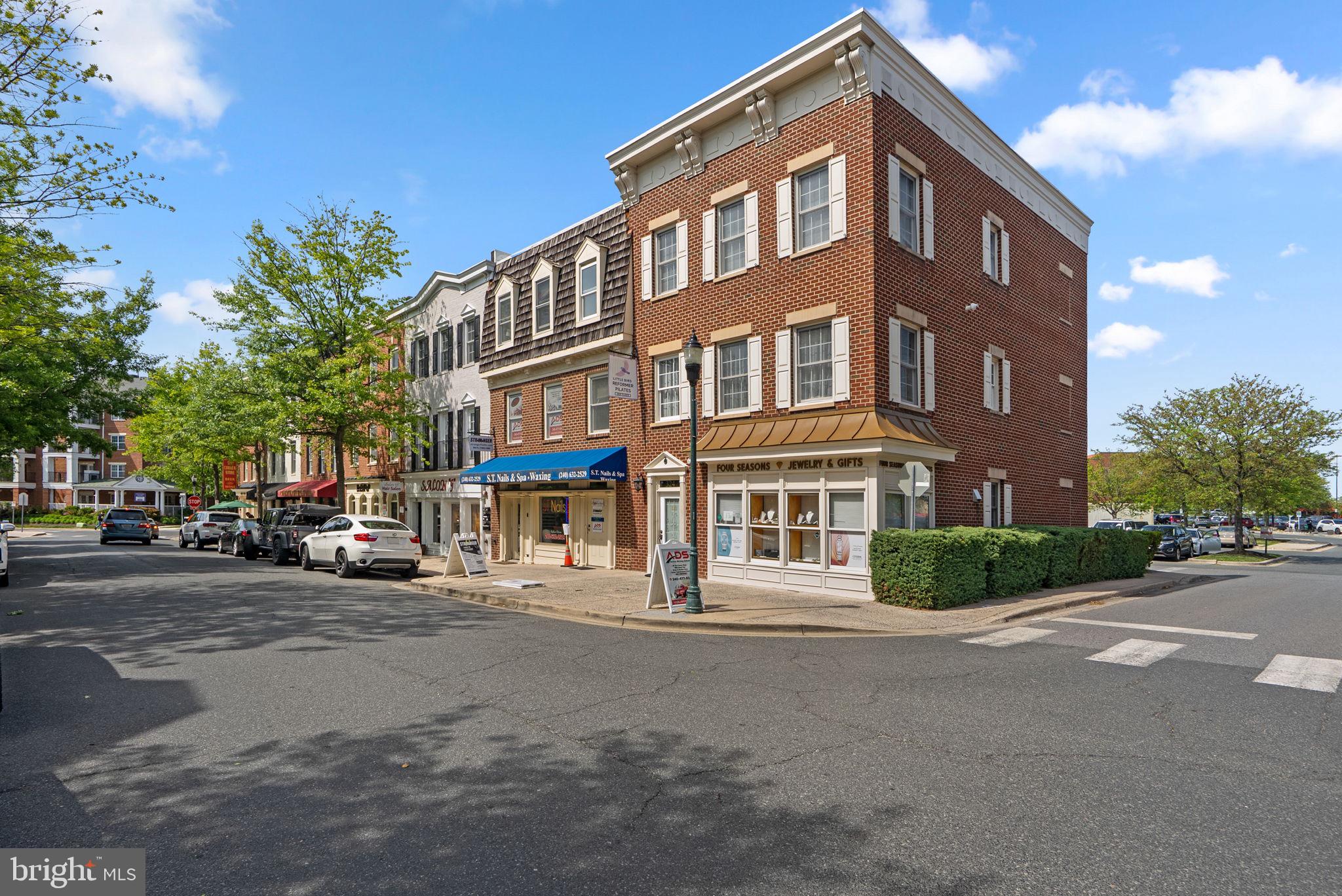 KENTLANDS MIDTOWN - Residential