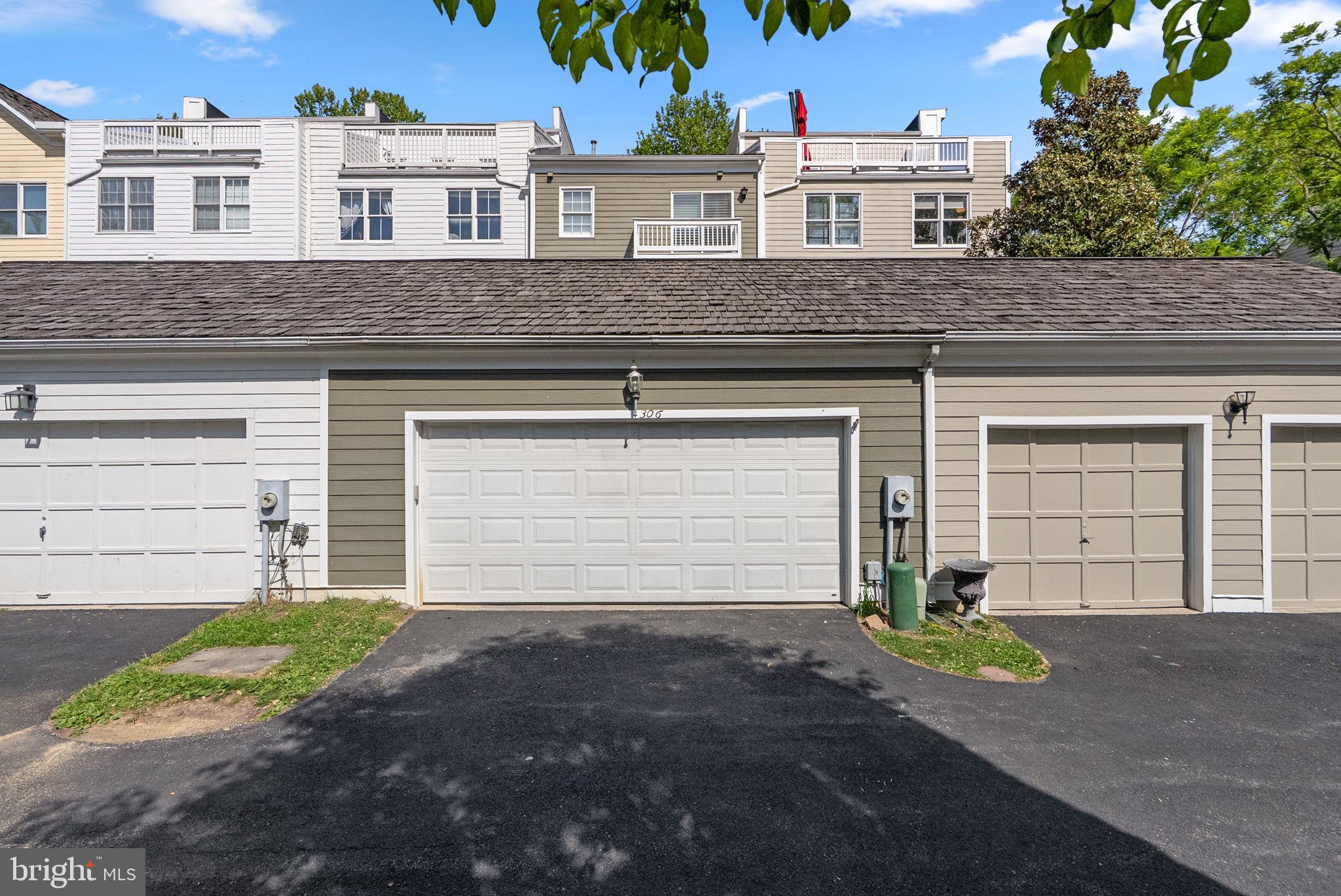 KENTLANDS MIDTOWN - Residential