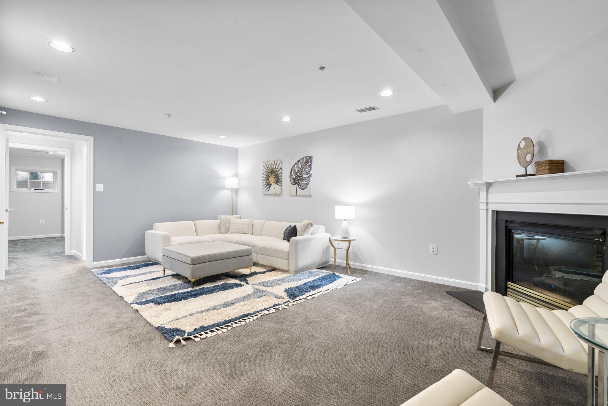 KENTLANDS MIDTOWN - Residential