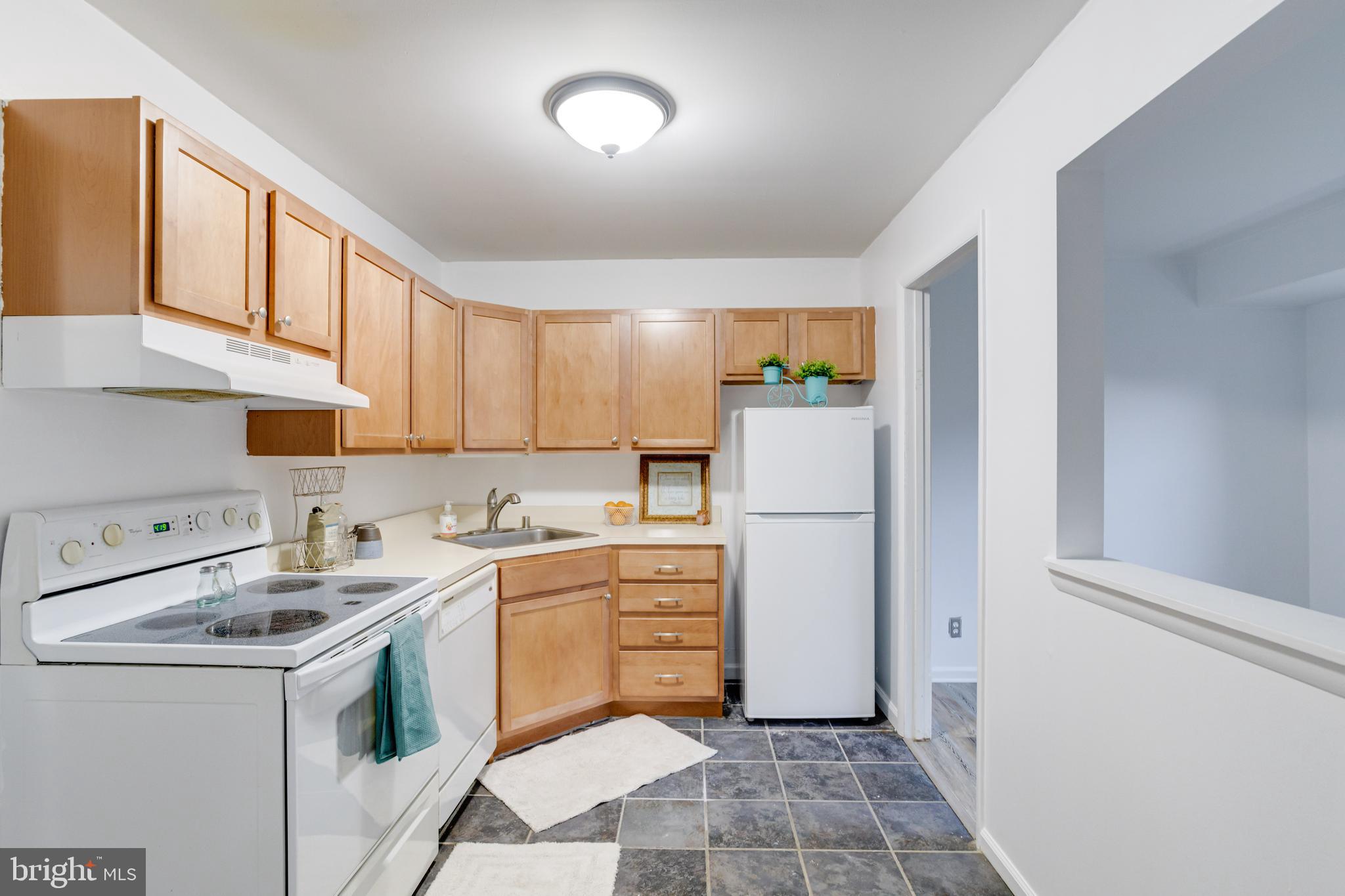 HICKORY HILLS CONDOMINIUMS - Residential Lease