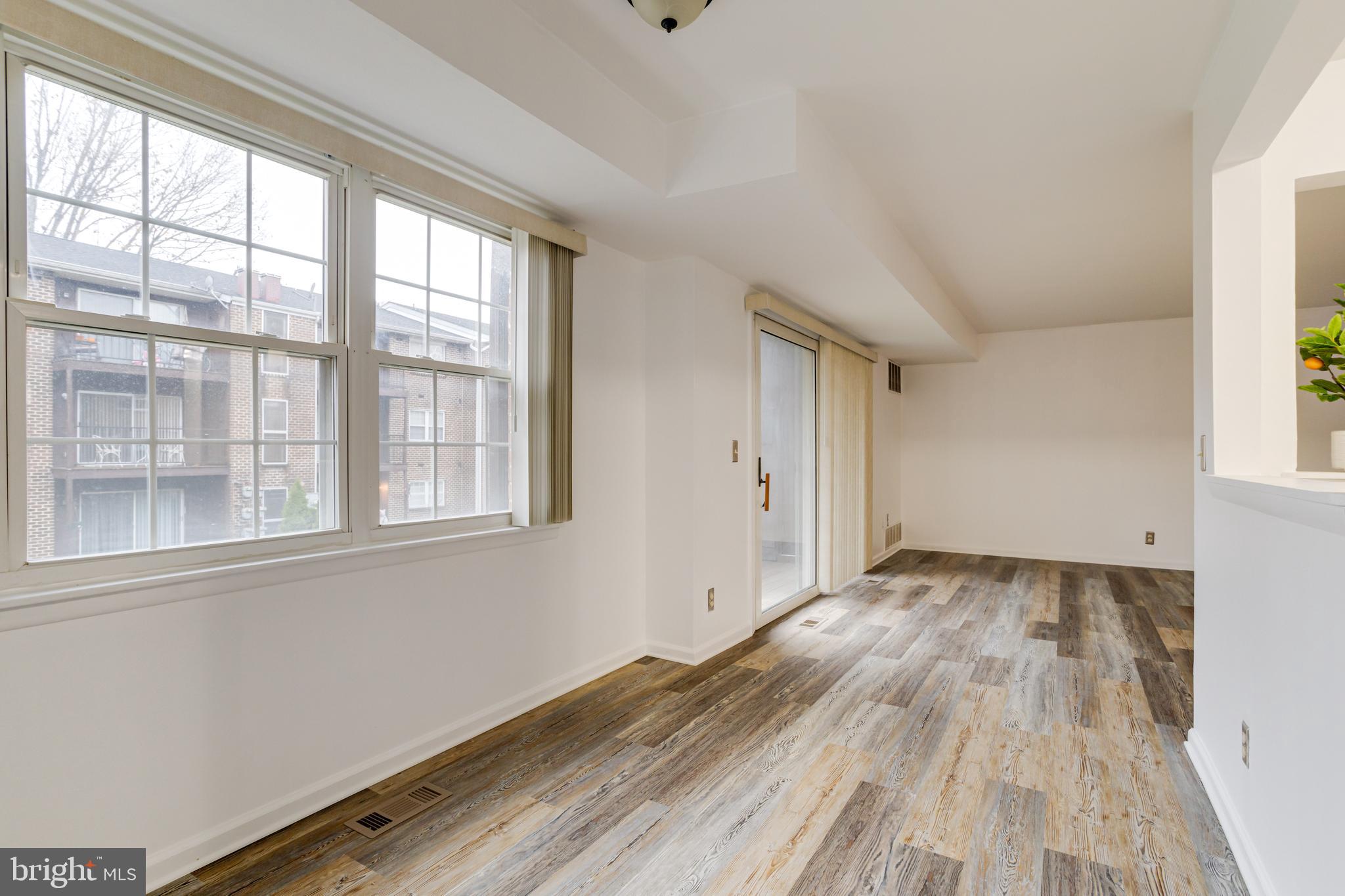 HICKORY HILLS CONDOMINIUMS - Residential Lease