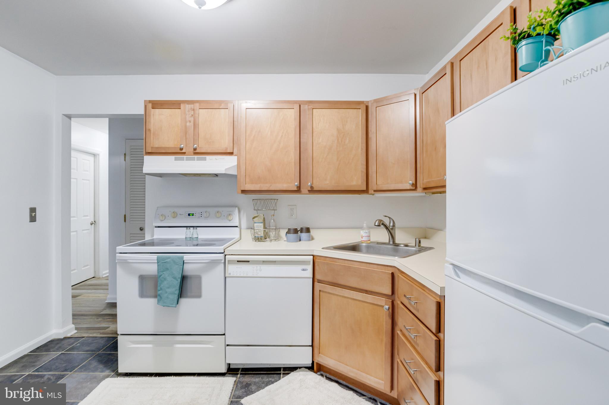 HICKORY HILLS CONDOMINIUMS - Residential Lease