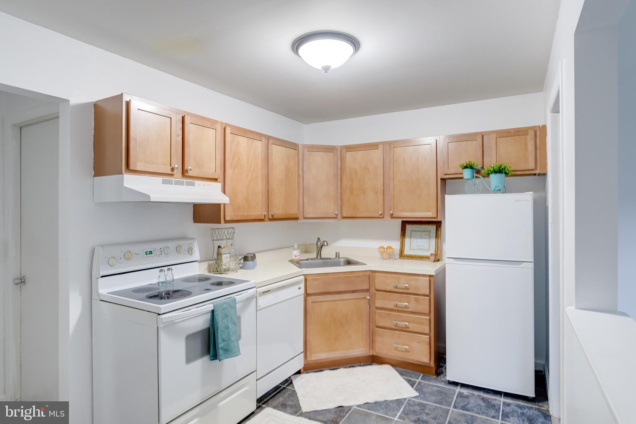 HICKORY HILLS CONDOMINIUMS - Residential Lease