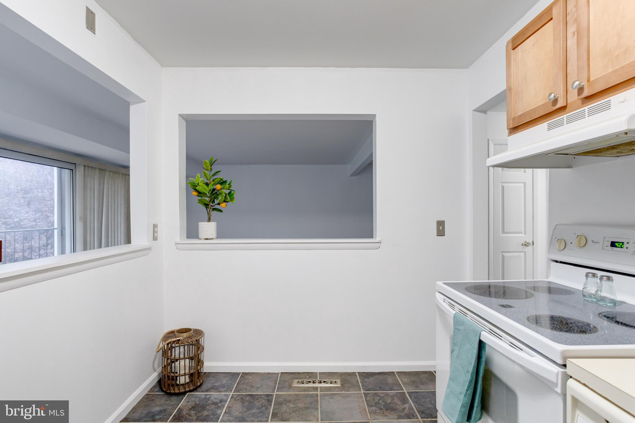 HICKORY HILLS CONDOMINIUMS - Residential Lease