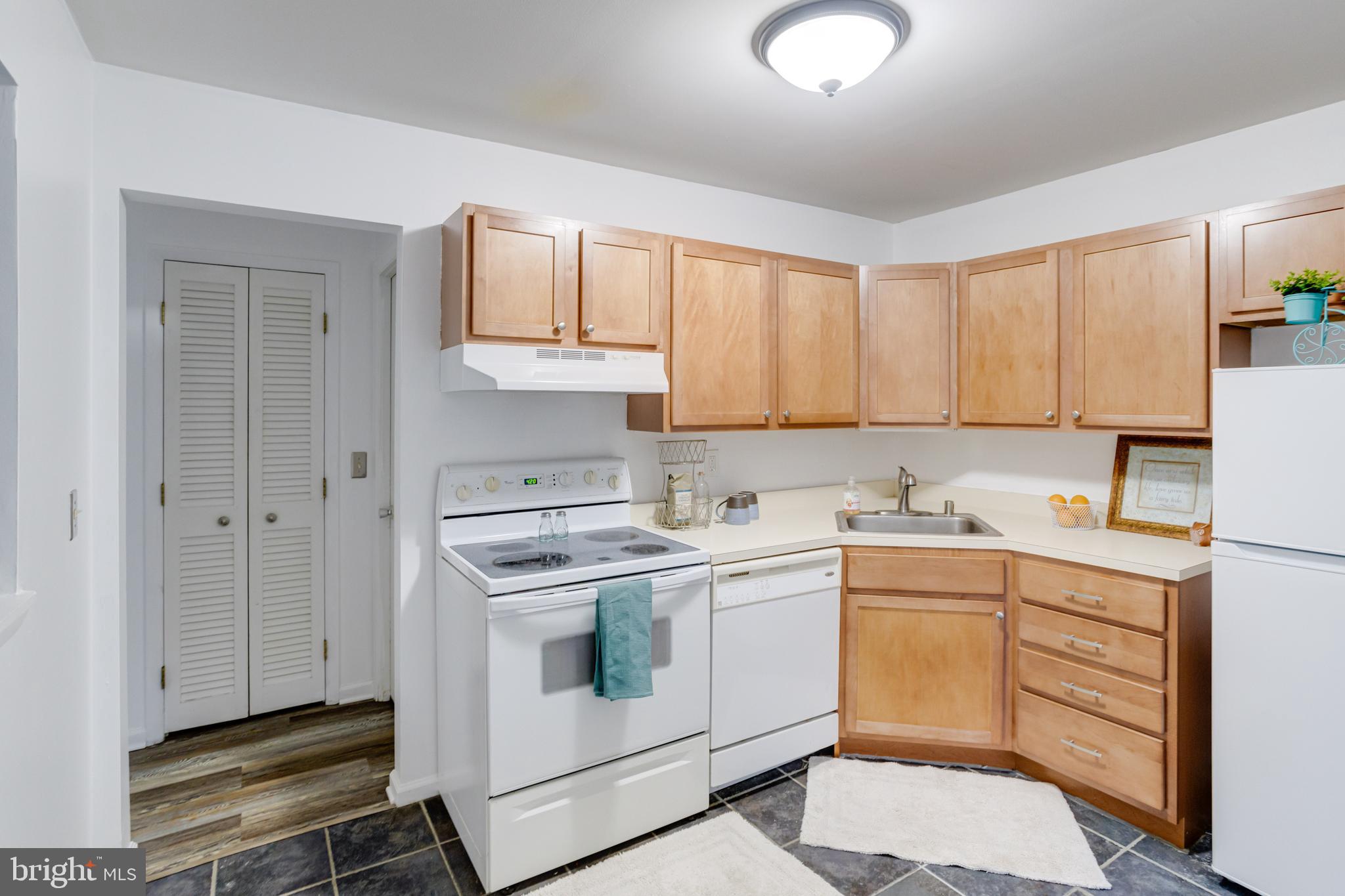 HICKORY HILLS CONDOMINIUMS - Residential Lease