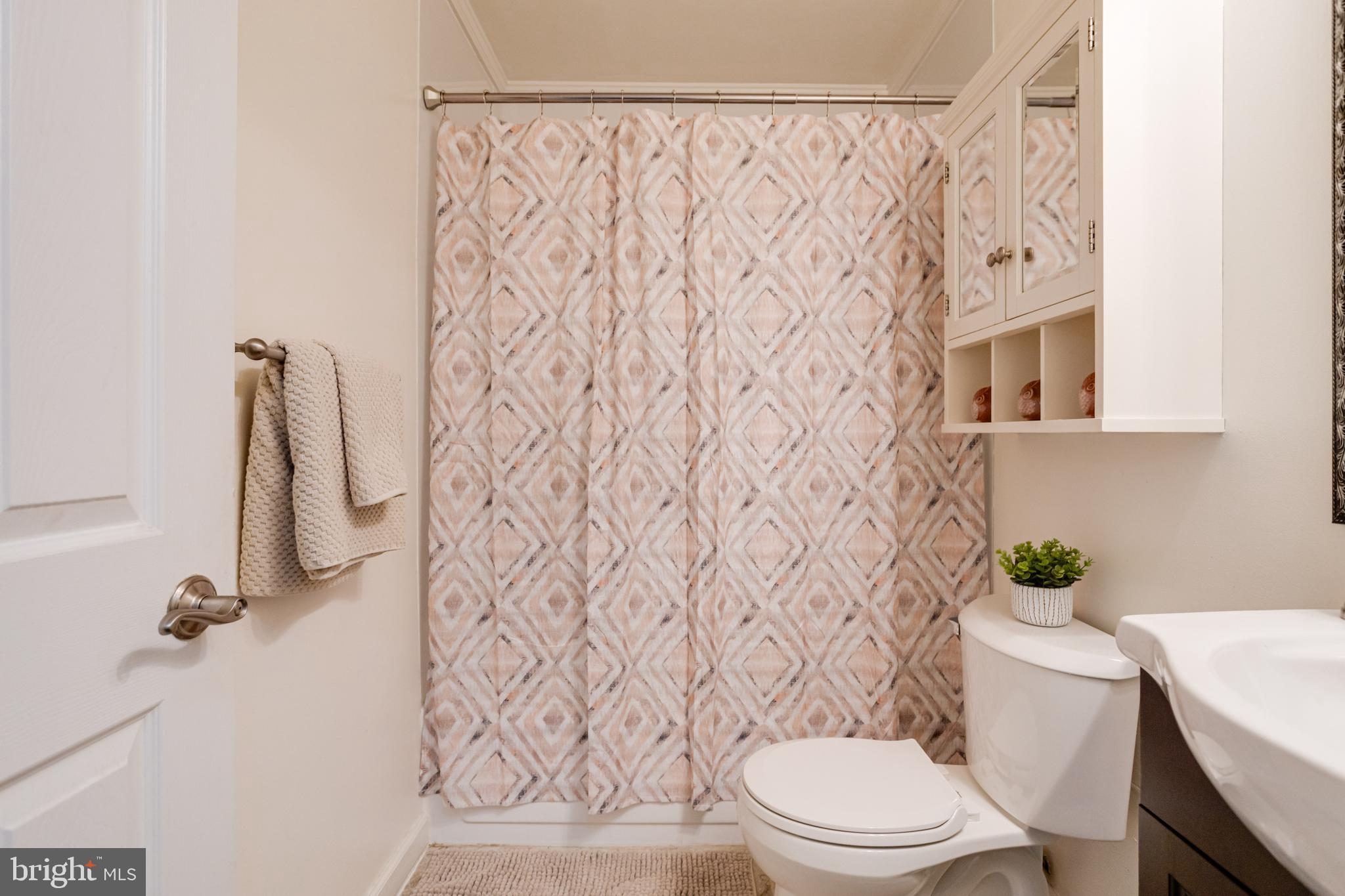 HICKORY HILLS CONDOMINIUMS - Residential Lease