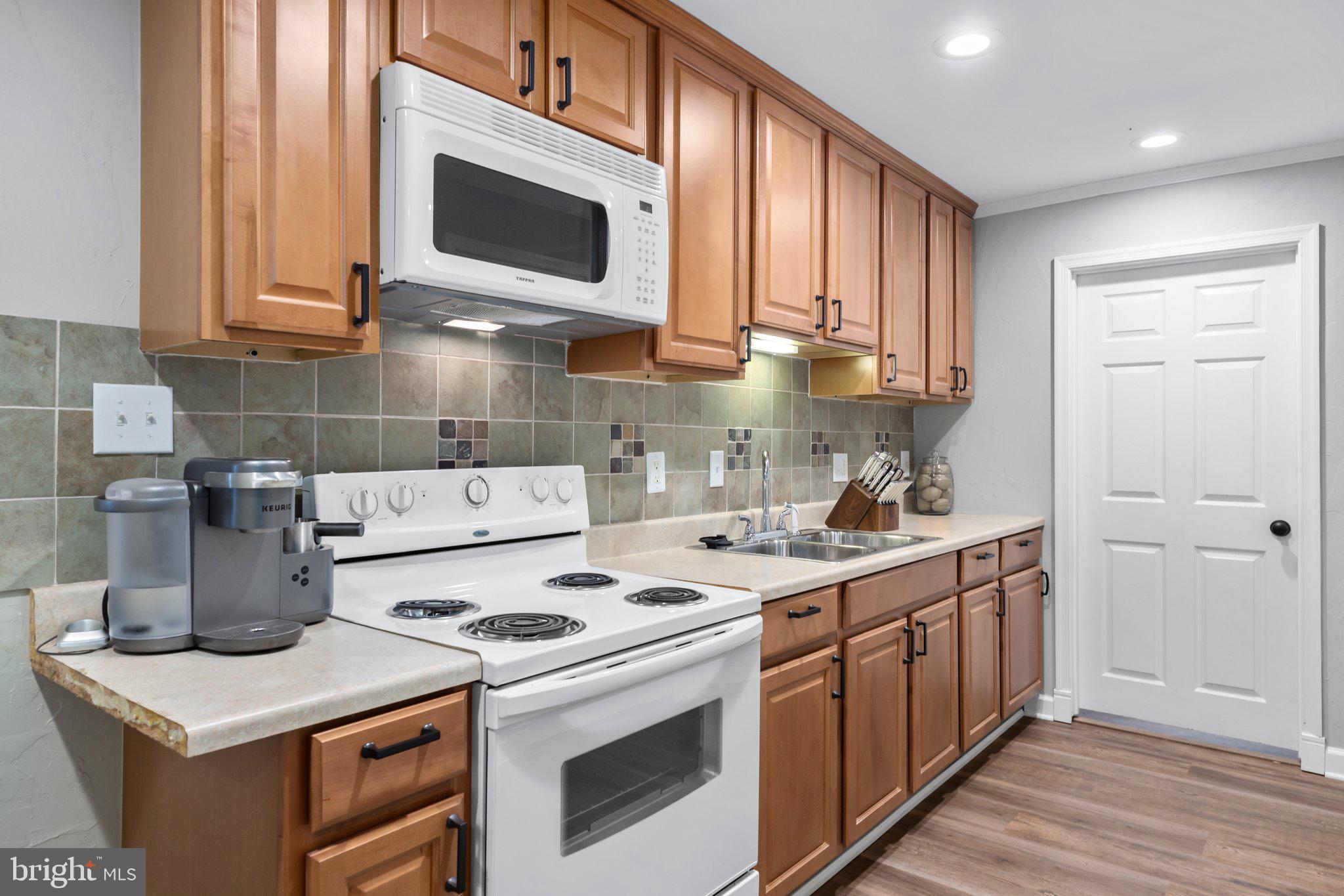 CLAIBORNE MANOR - Residential