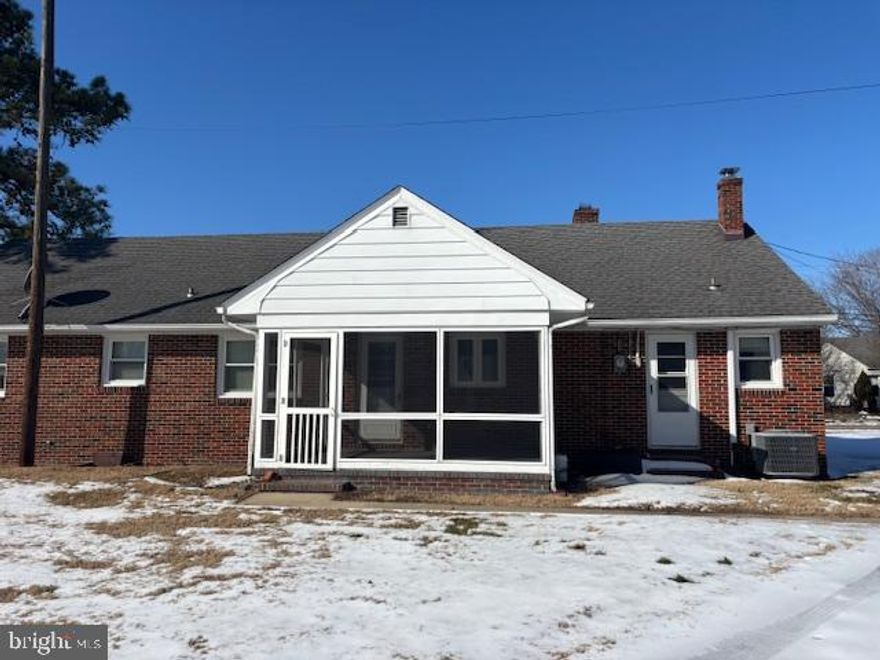 Prospective tenant will be required to complete Rent Spree application on-line (prior to viewing) - fee to apply.
East New Market - brick rancher, 3BR  11/2 baths.  Recently updated kitchen and bath.