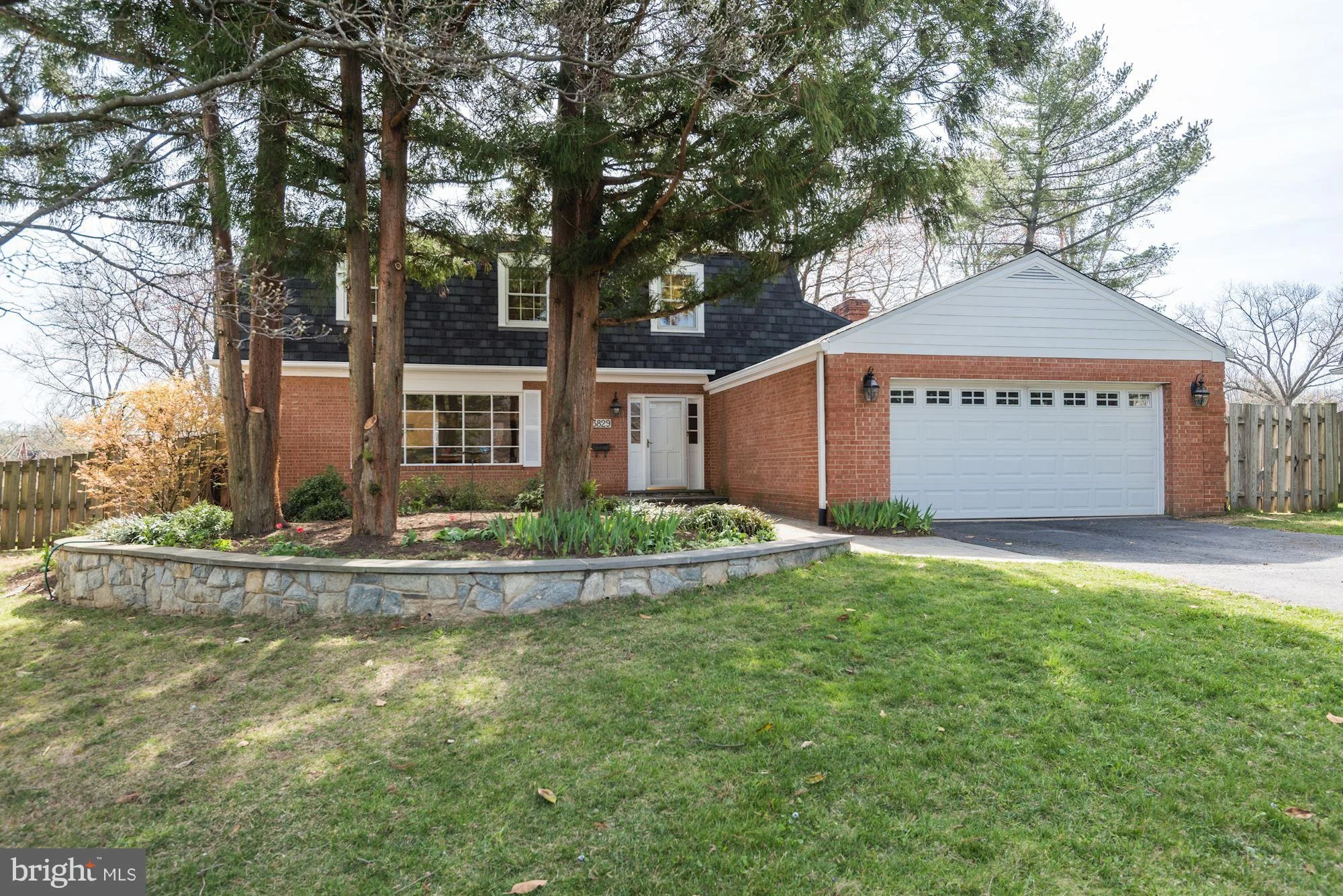 3829 Woodrow Street N, Arlington, VA 22207