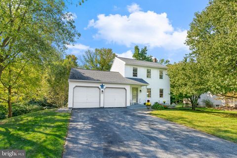 Photo of 118 Woodcrest Drive, LANCASTER, PA 17602 (MLS # PALA2053118)
