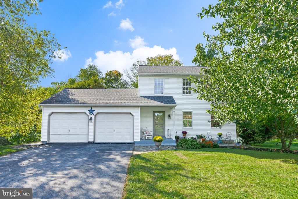 Photo of 118 Woodcrest Drive, LANCASTER, PA 17602 (MLS # PALA2053118)