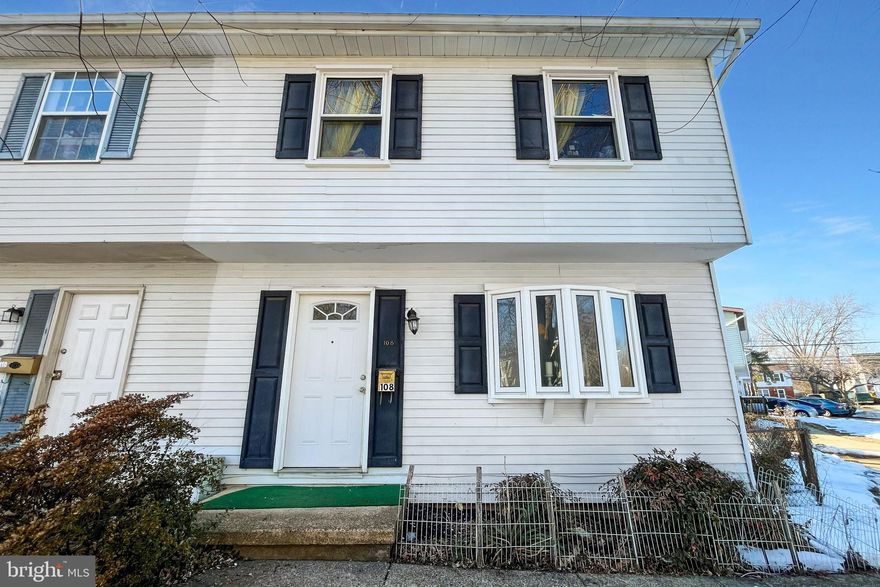 Sweet, cozy, and lovely home semi-detached house. 3 bedroom, 1 1/2  baths and semi finished basement, NEW ROOF 2023. Close to Truxtun Park and easy access to downtown Annapolis and US 50 HWY. GREAT OPPORTUNITY! Bring your best offer.