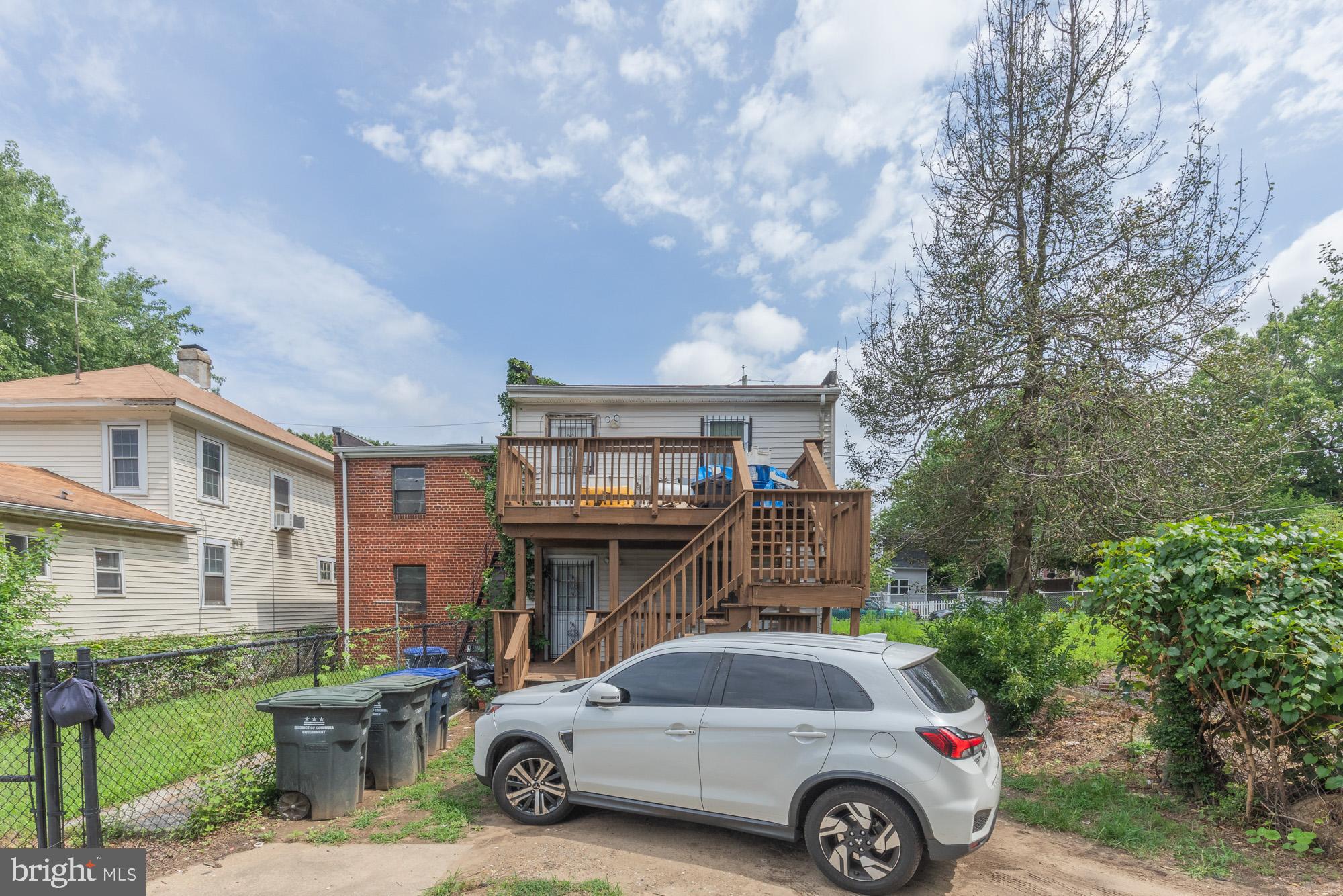 4229 DIX STREET NE