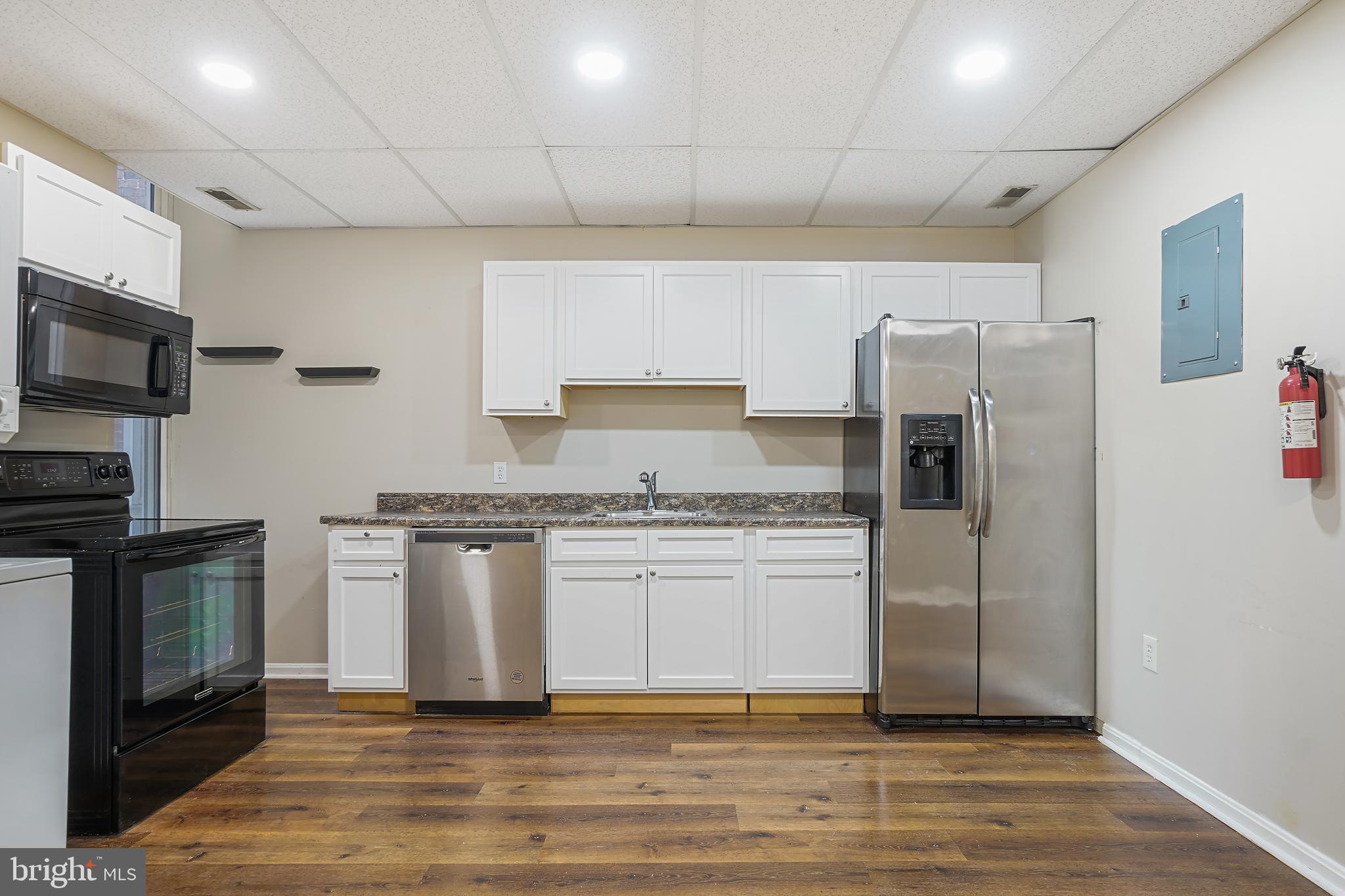 CHARLES VILLAGE - Residential Lease
