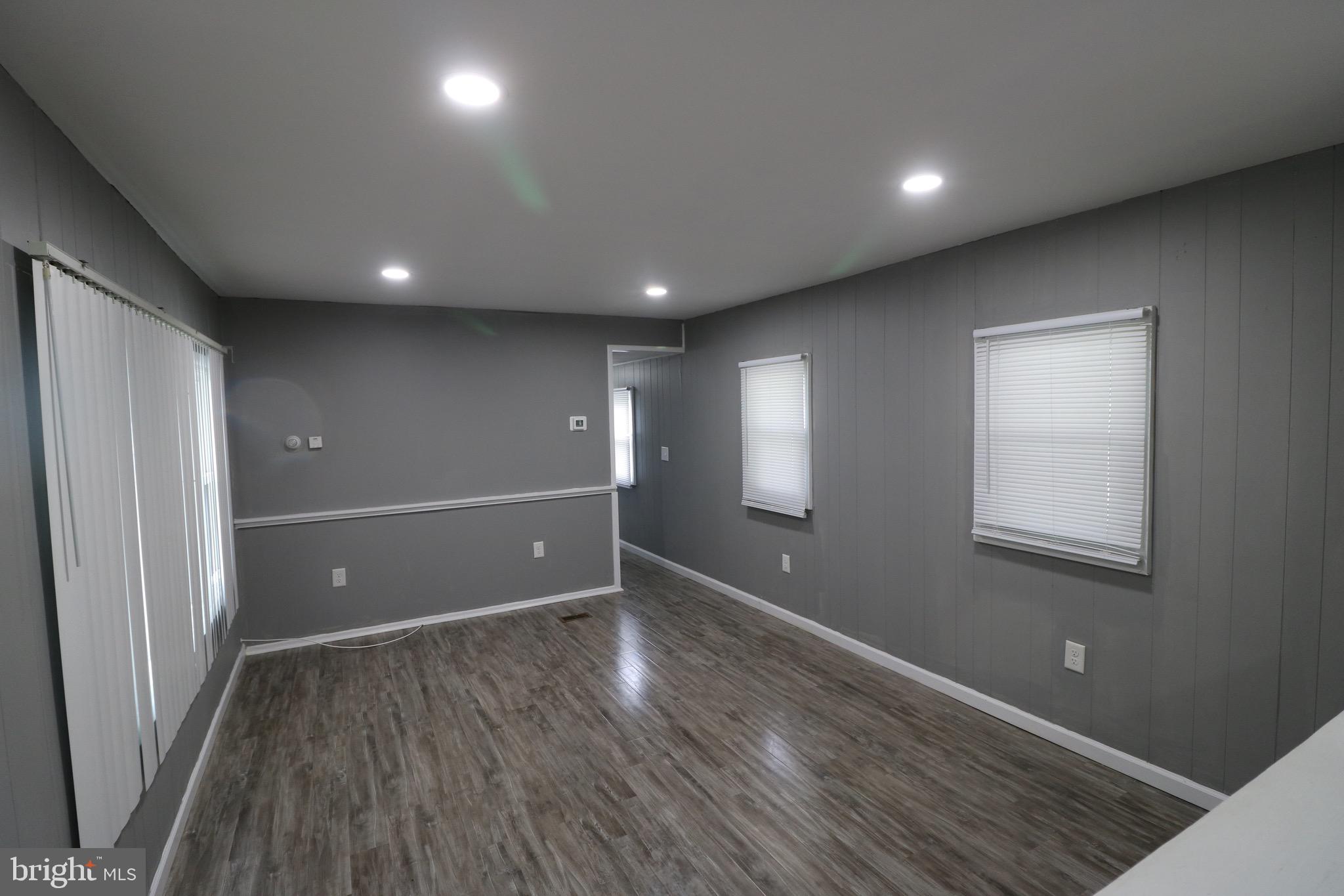 MIDDLE RIVER - Residential