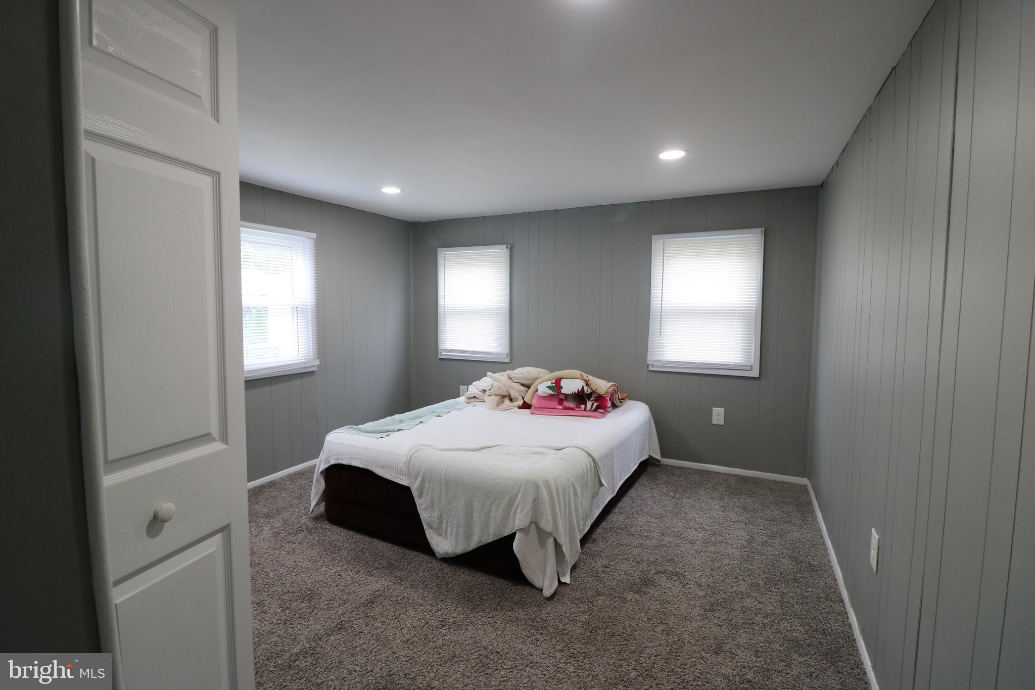 MIDDLE RIVER - Residential