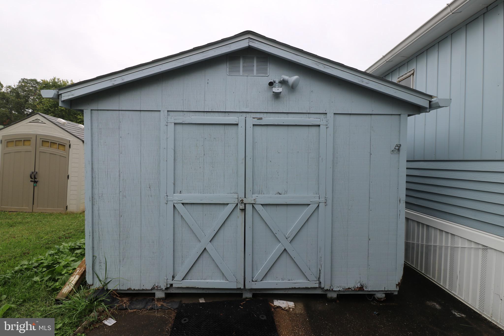 MIDDLE RIVER - Residential