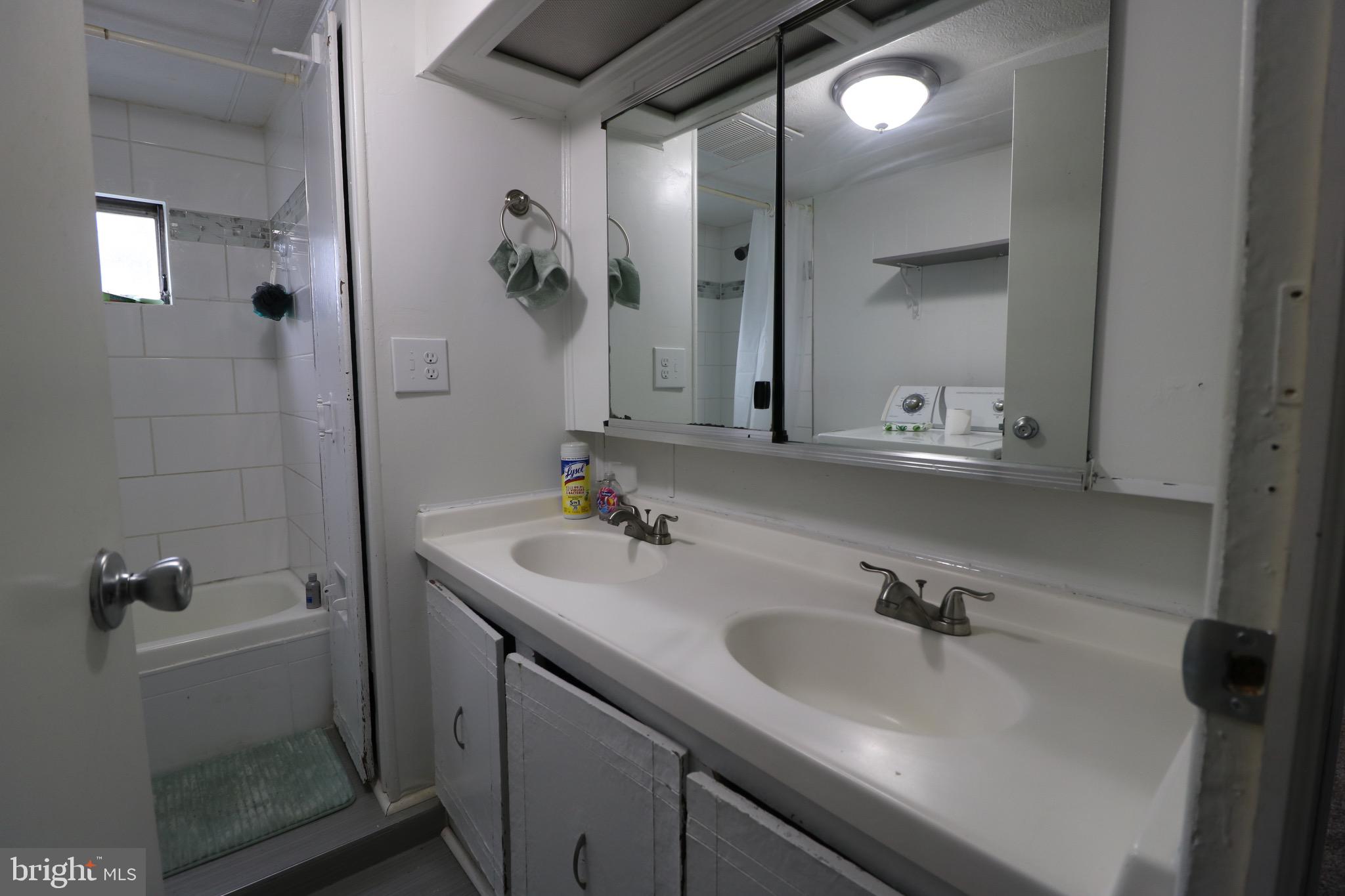 MIDDLE RIVER - Residential