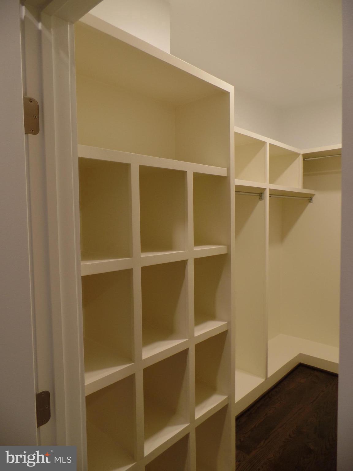 PIMMIT HILLS - Residential