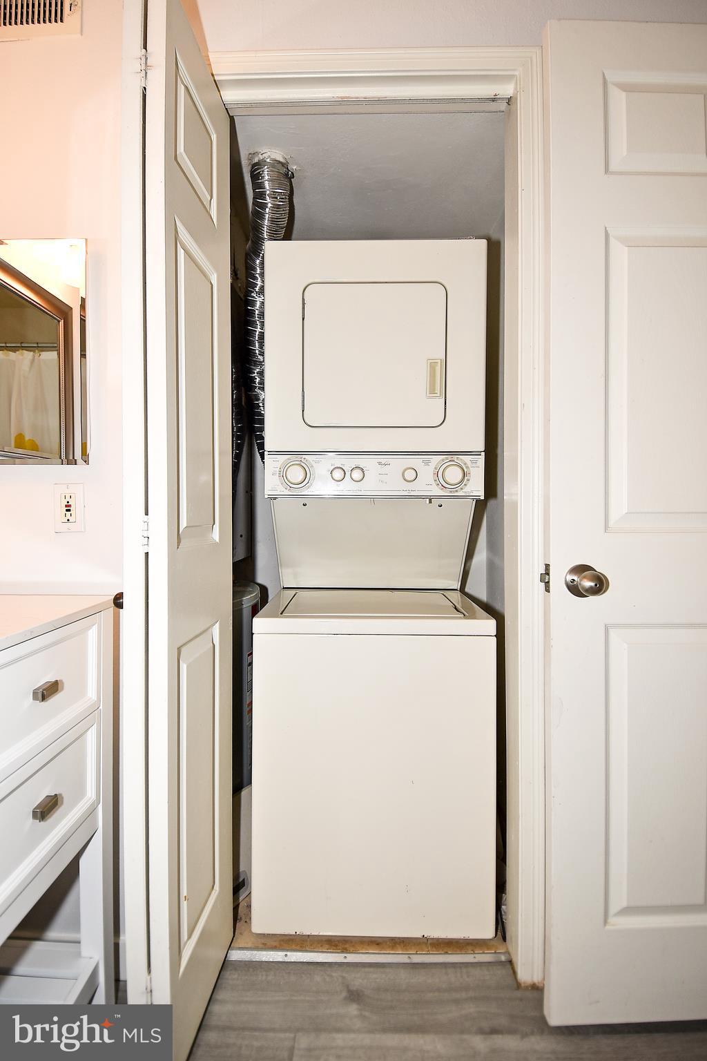 POINTE AT PARK CENTER - Residential