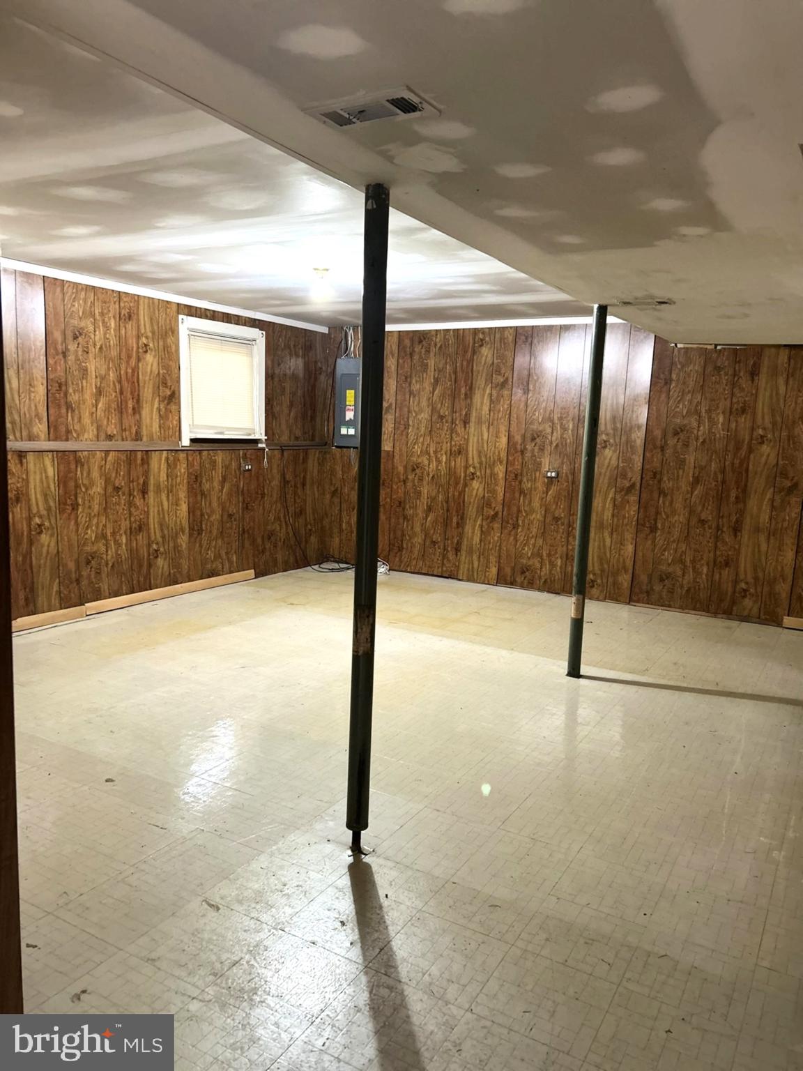 CATONSVILLE MANOR - Residential