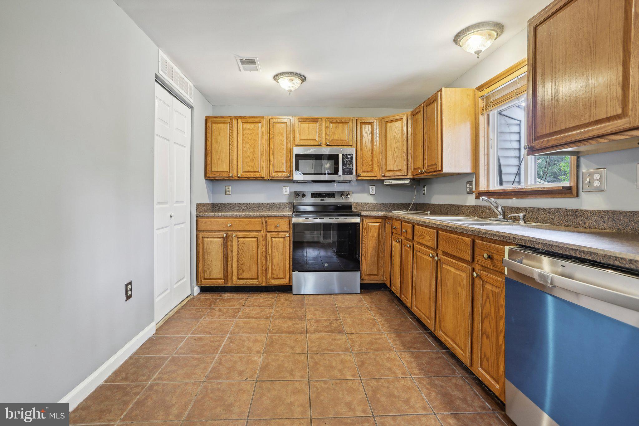 CLIFFTON ON THE POTOMAC - Residential